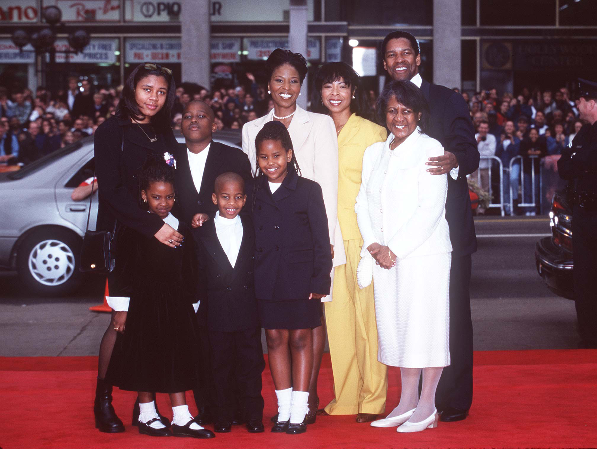 Denzel Washington and his family during his handprint and footprint ceremony in Hollywood, California on January 15, 1998 | Source: Getty Images