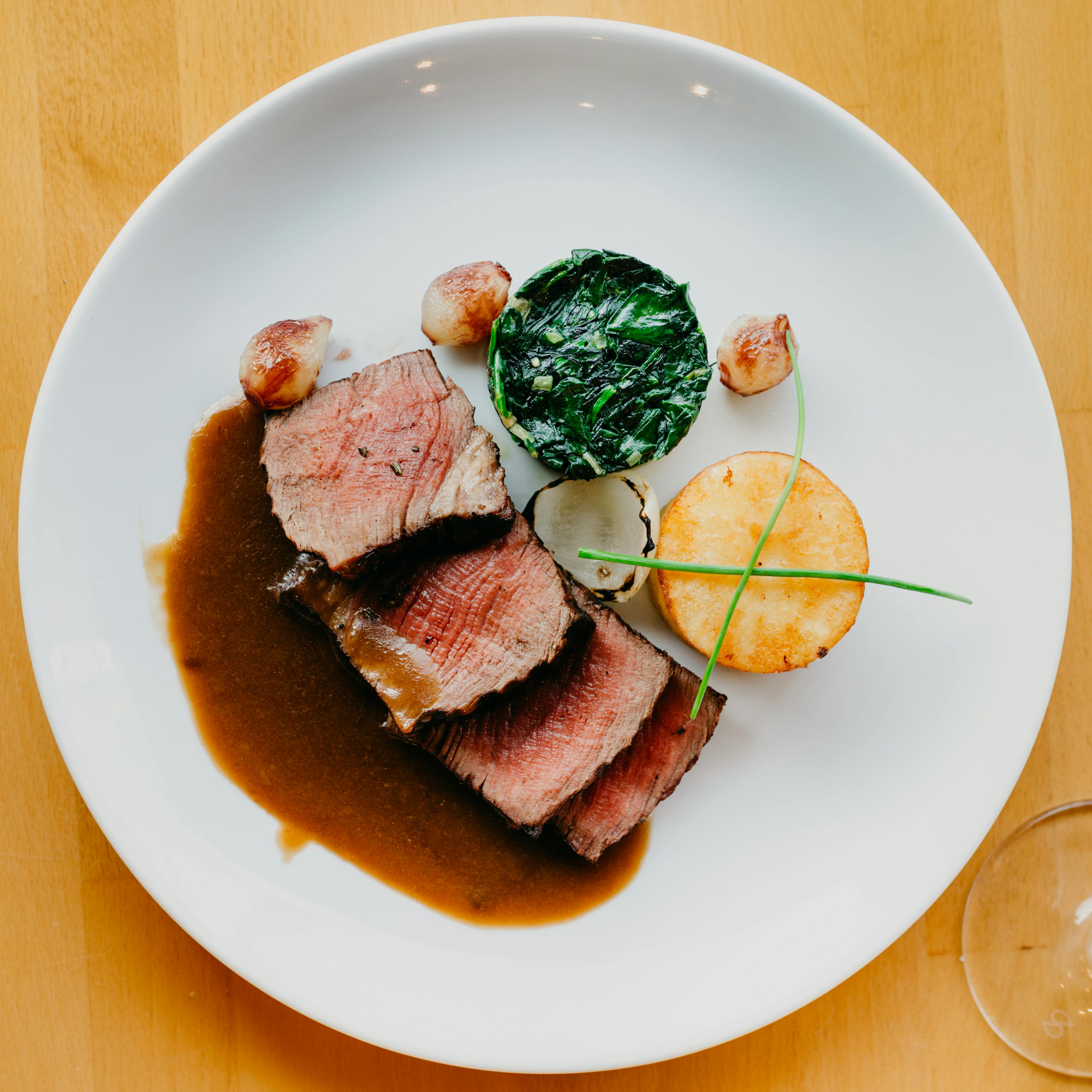 A plate of red meat and spinach | Source: Pexels