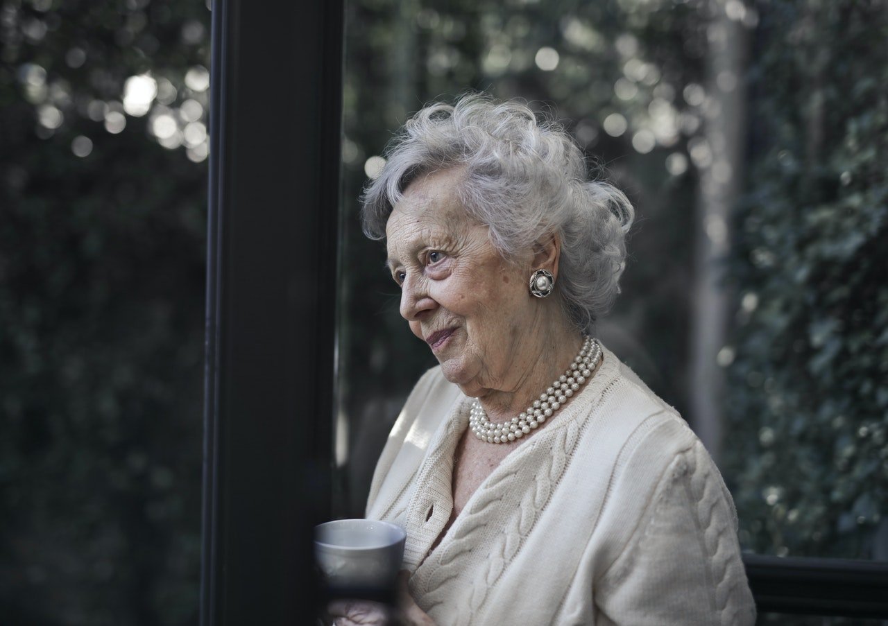 A elderly woman | Source: Pexels