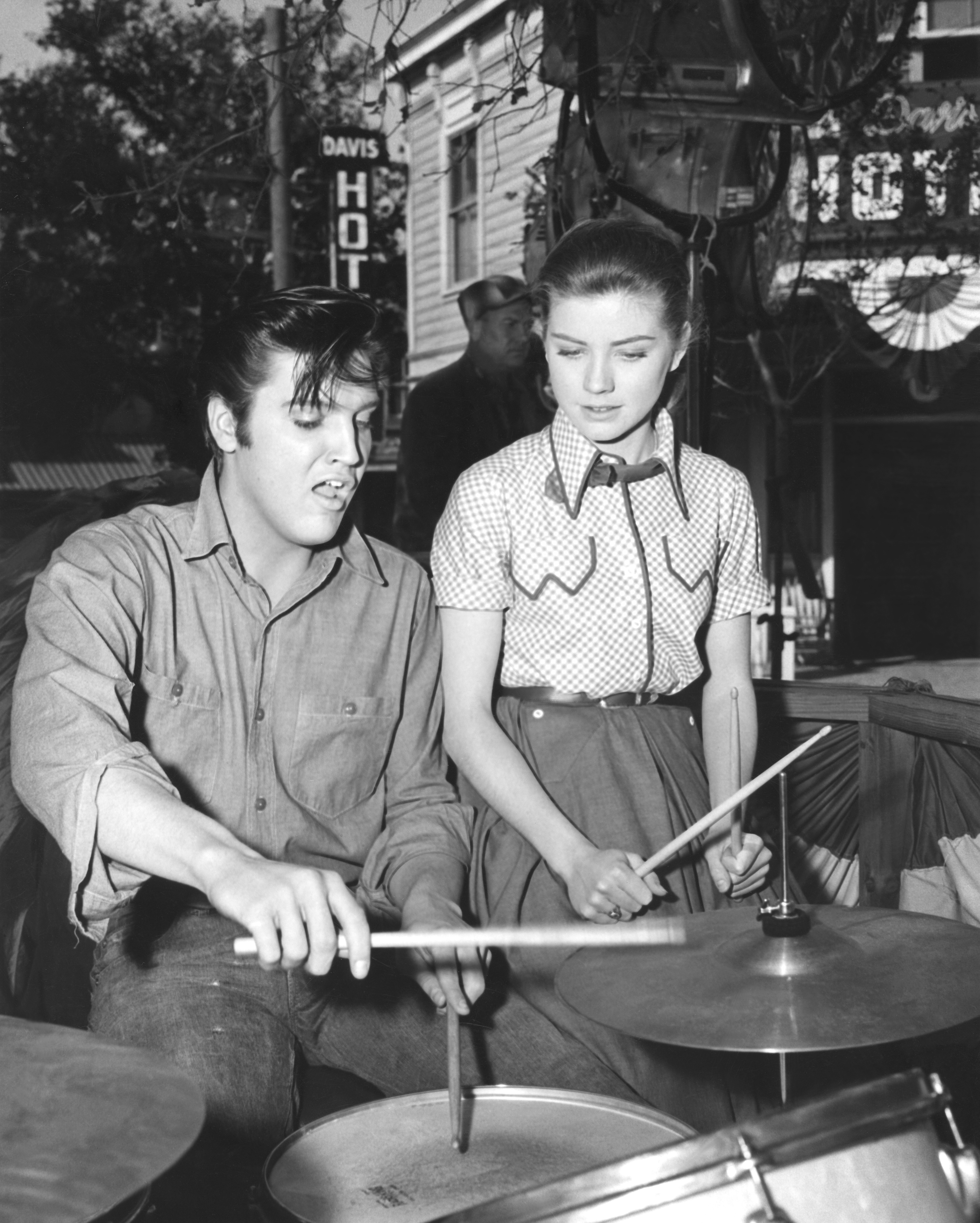 Elvis Presley and Dolores Hart on the set of "Loving You" in 1957. | Source: Getty Images