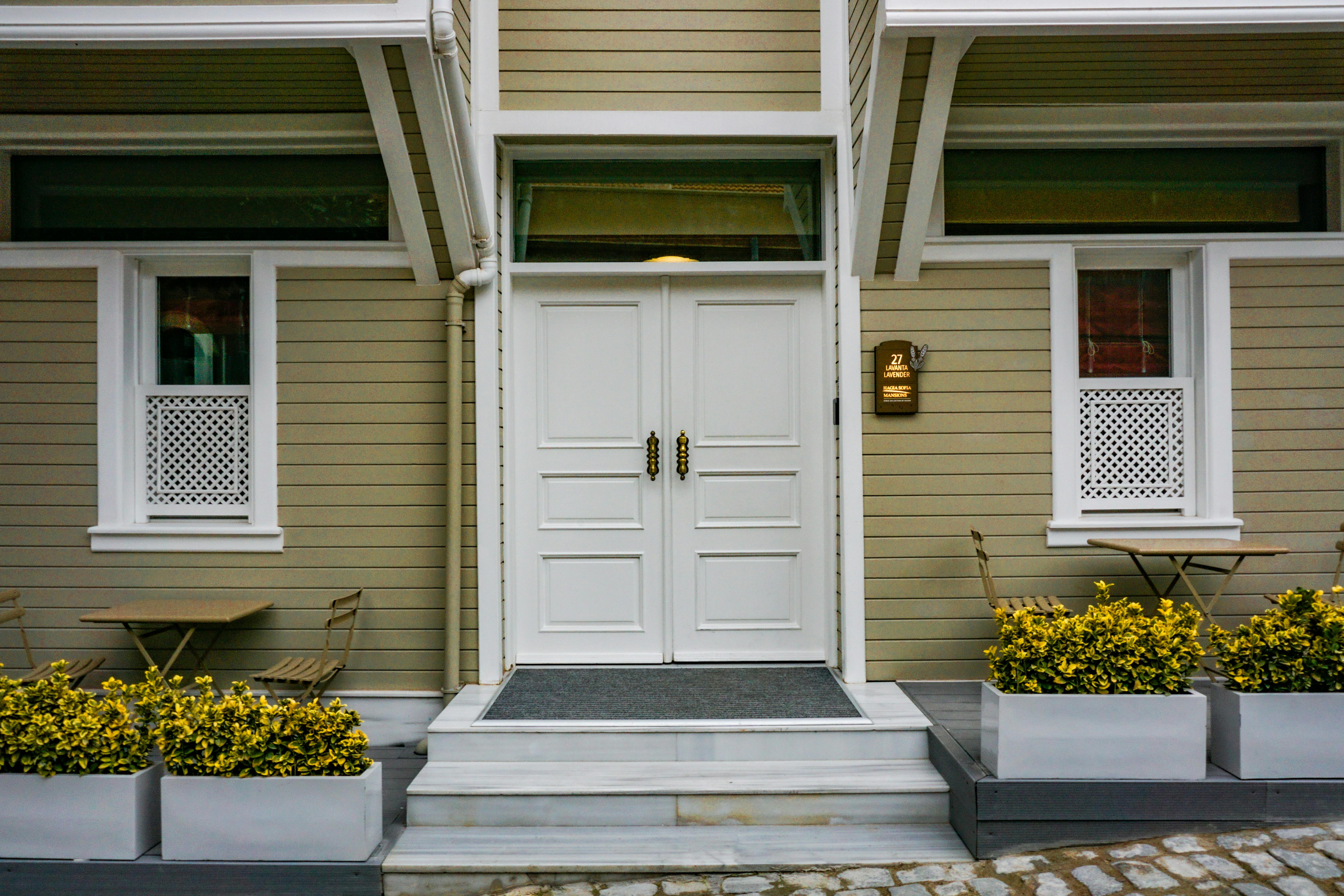 The front of a renovated house | Source: Pexels