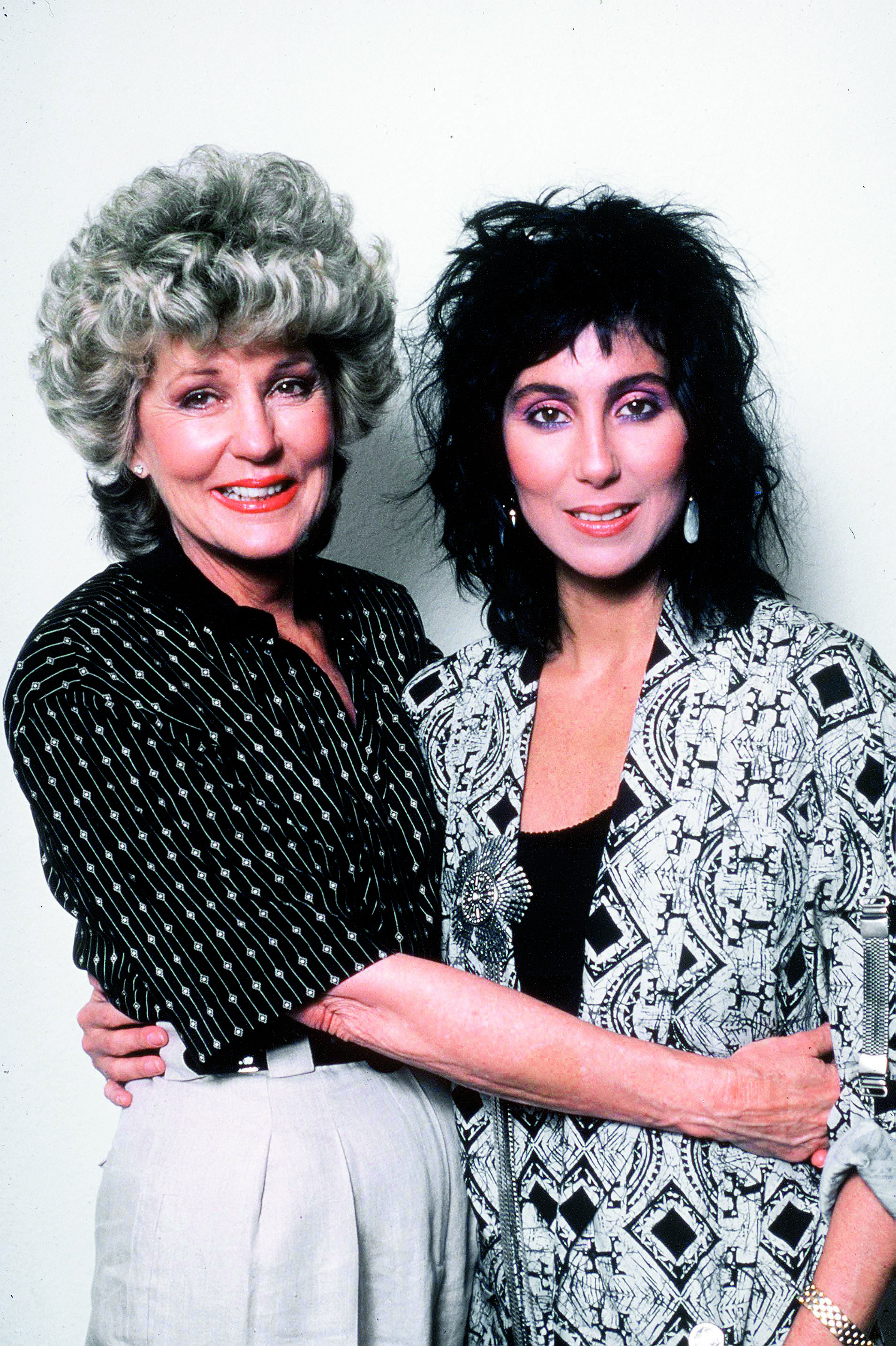 Cher and her mother Georgia Holt pictured on January 1, 1986. | Source: Getty Images