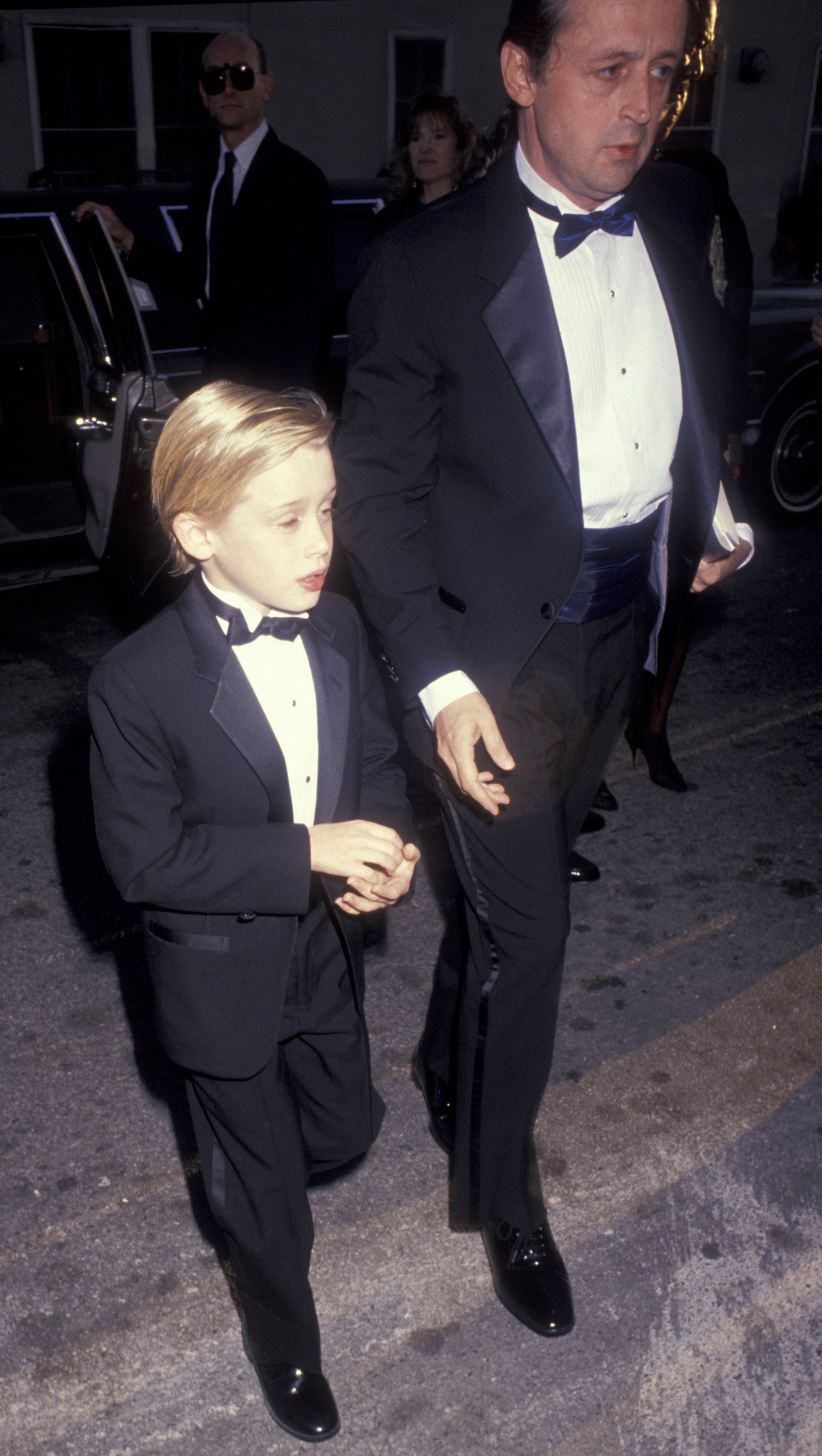 Macaulay Culkin and father Kit Culkin attend 17th Annual People's Choice Awards on March 11, 1993, at Paramount Studios in Hollywood, California | Source: Getty Images