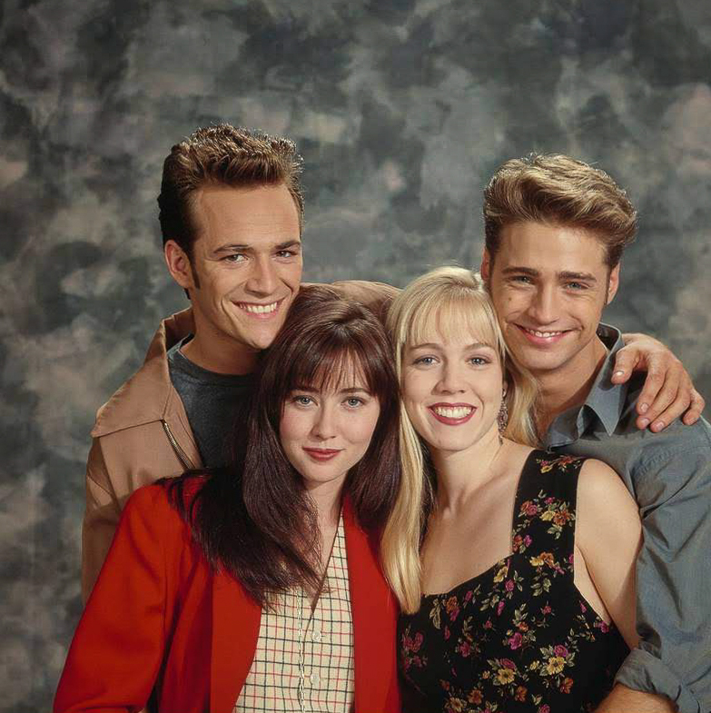 Luke Perry, Shannen Doherty, Jennie Garth, and Jason Priestley on the set of "Beverly Hills, 90210" in September 1991 in Los Angeles, California. | Source: Getty Images