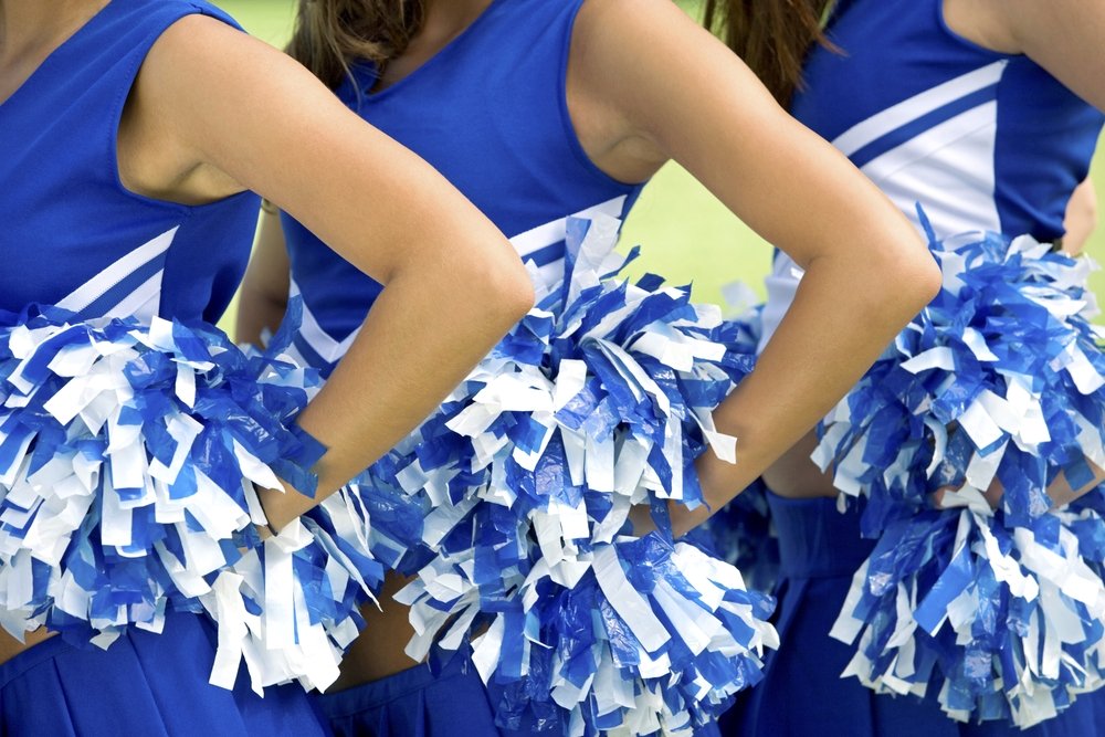 A photo of cheerleaders holding pompoms | Photo: Shutterstock