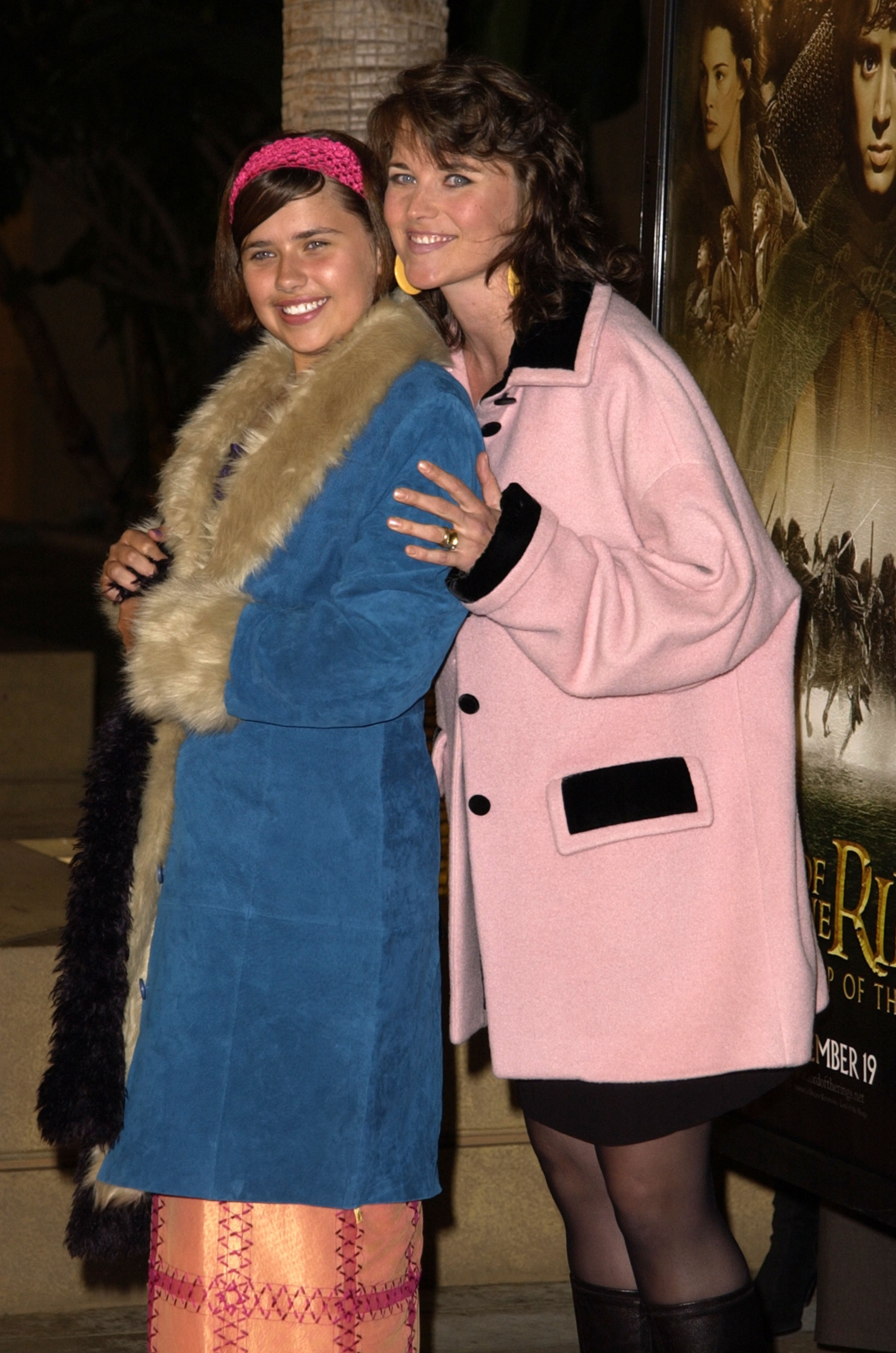 Lucy Lawless seen with her daughter Daisy during a film premiere in Los Angeles, on December 16, 2001 | Source: Getty Images