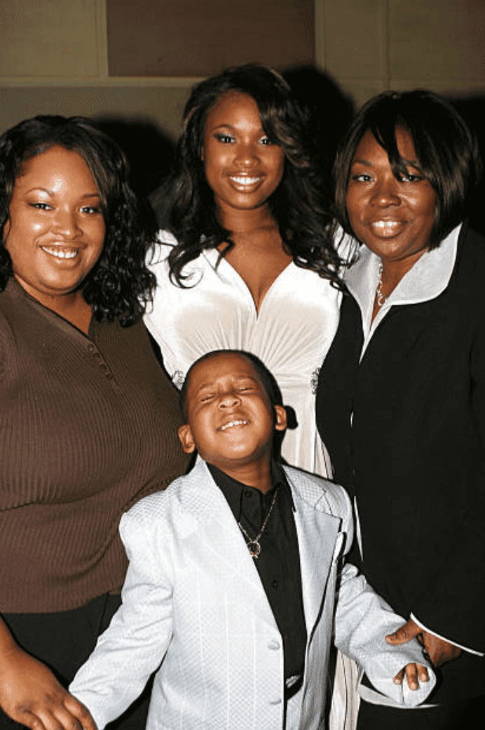 Jennifer Hudson with her sister Julia Hudson, mother Darnell Donerson and nephew Julian King attend the "Dreamgirls" Premiere on December 4, 2006 in New York City | Source: Getty Images