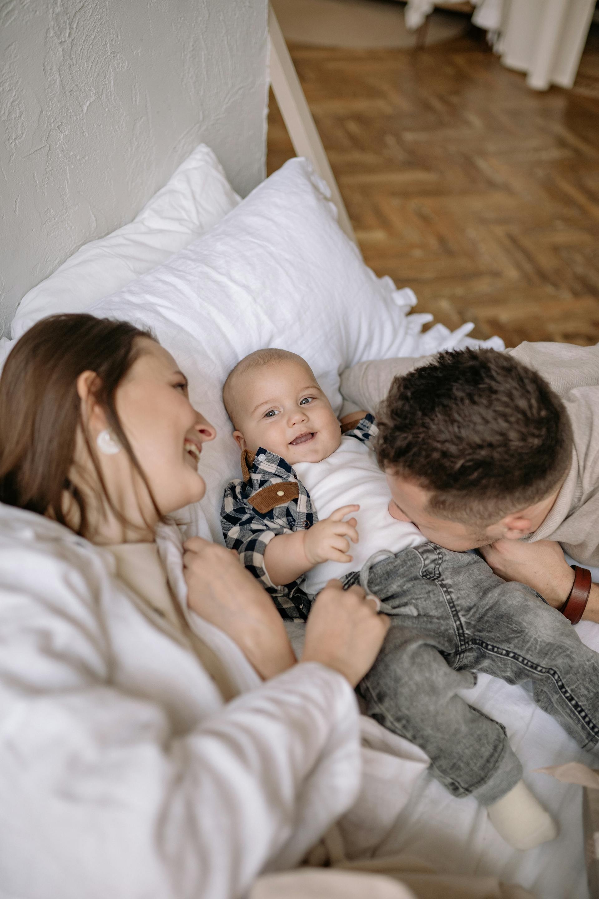 A couple playing with their baby | Source: Pexels