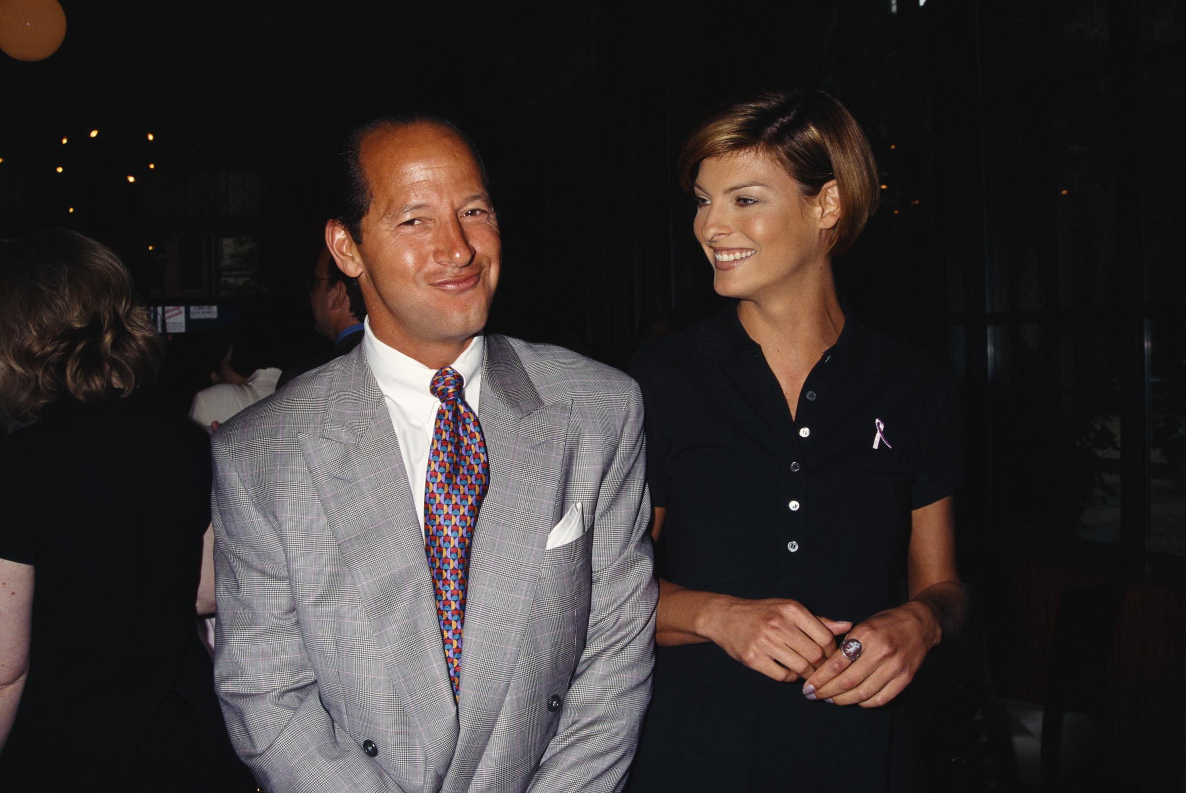 Ron Galotti and Linda Evangelista at a breast cancer awareness benefit on January 1, 1996, in New York City. | Source: Getty Images
