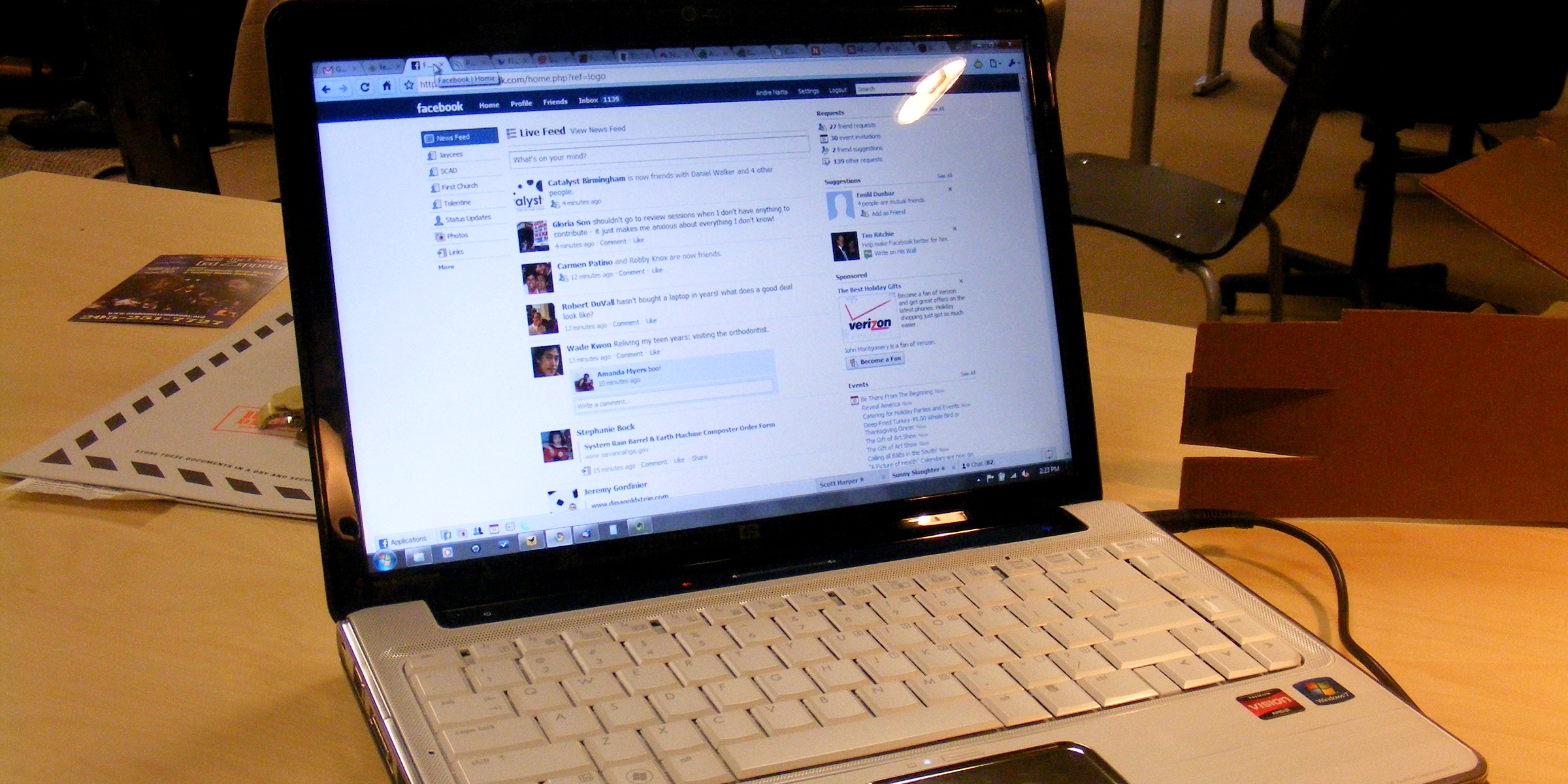 An open laptop set on a Facebook page | Source: flickr.com/acnatta/CC BY 2.0