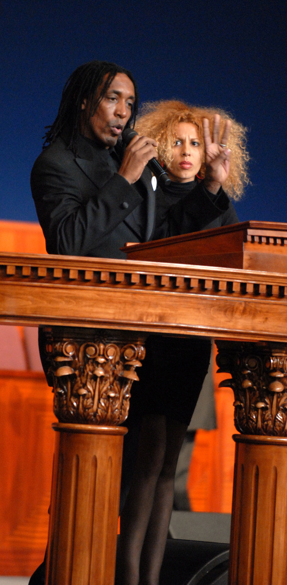 Ronald Turner, son of Ike and Tina Turner, speaks to the congregation with his wife at his side, during a memorial service for singer and musician Ike Turner on December 21, 2007. | Source: Getty Images