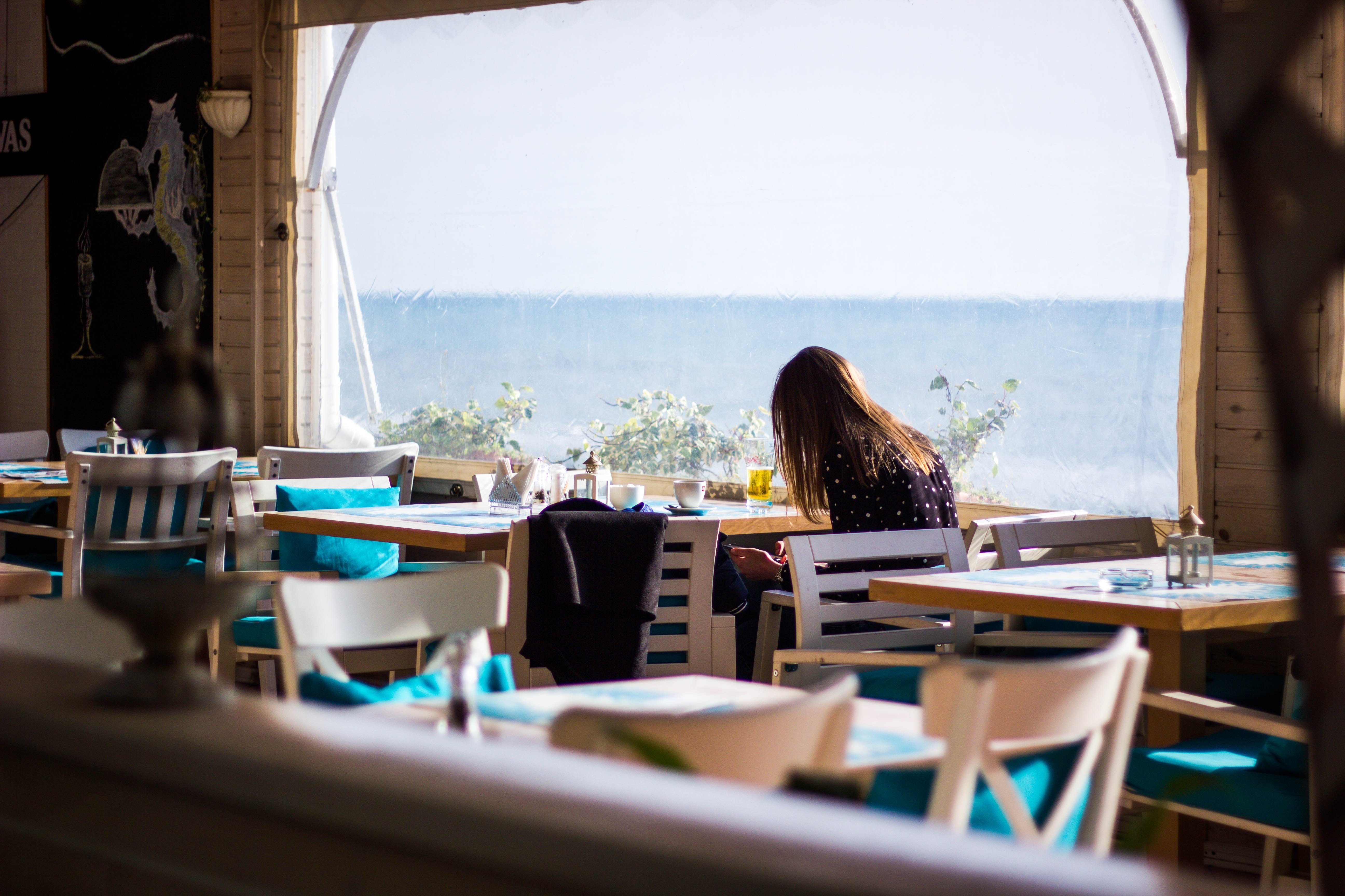 One day, Frank froze when he passed by a café & saw a girl sitting alone. | Source: Unsplash