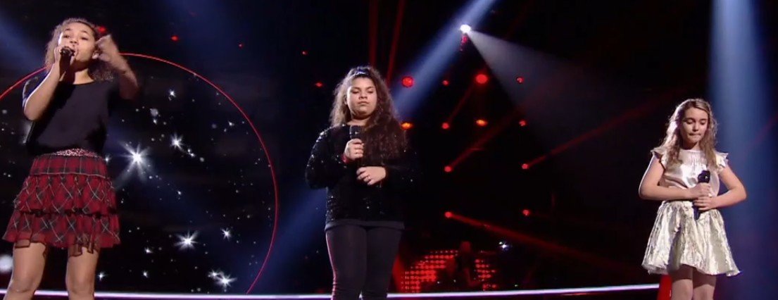 Coline, Camille et Antonia sur scène. l Source : TF1 Replay Coline, Camille et Antonia sur scène. l Source : TF1 Replay