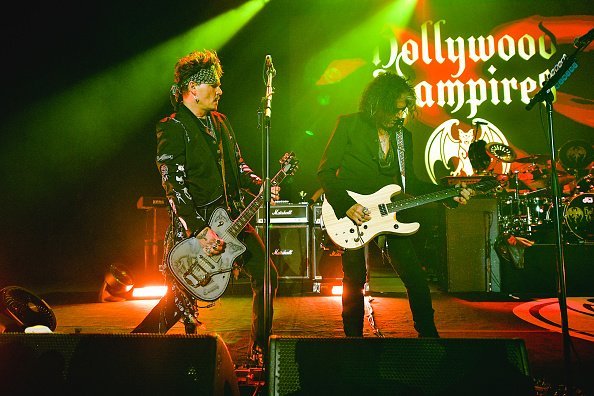 Johnny Depp und The Hollywood Vampires, Greek Theatre, 2019 | Quelle: Getty Images Johnny Depp und The Hollywood Vampires, Greek Theatre, 2019 | Quelle: Getty Images