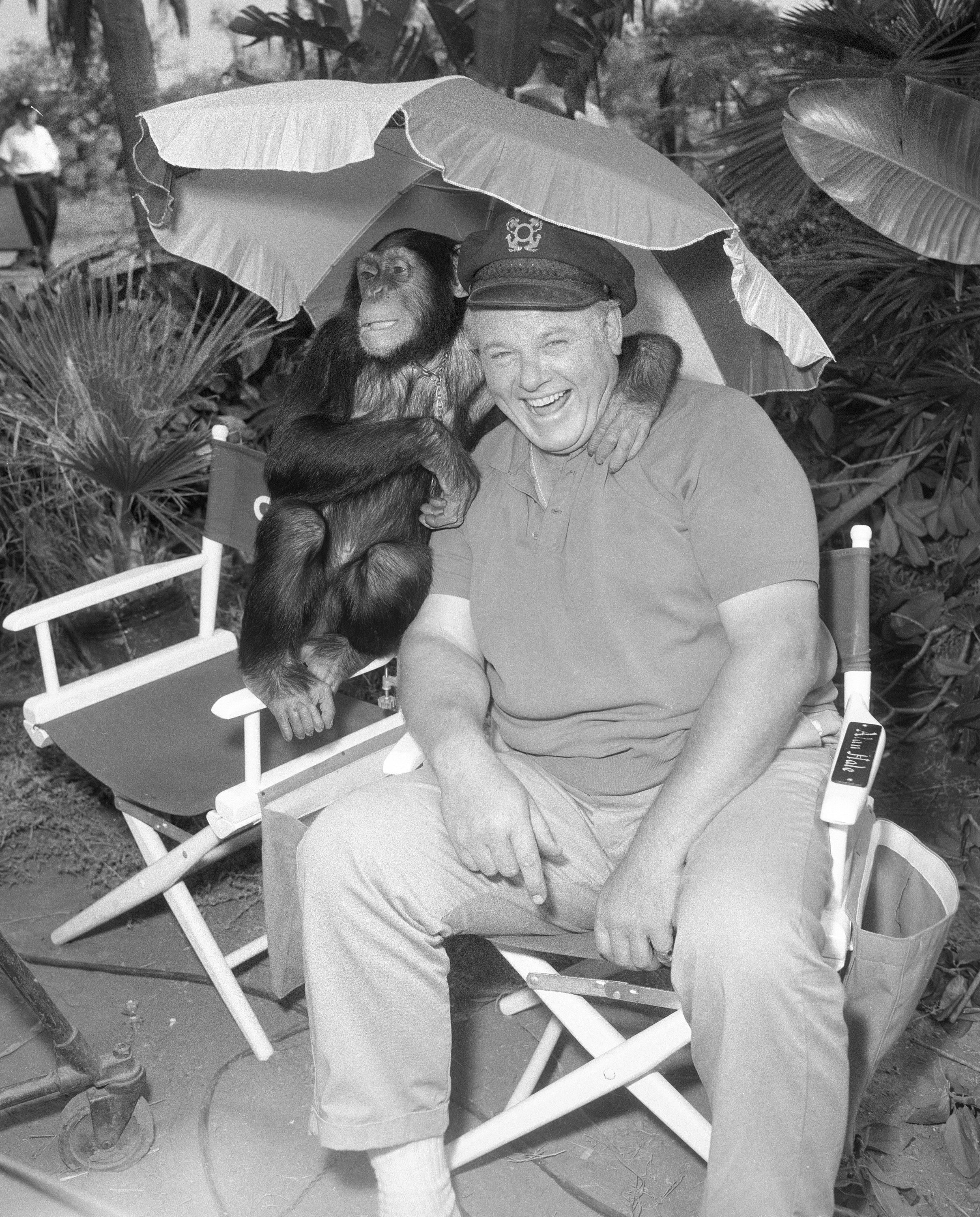 Alan Hale, Jr. with Candy the chimpanzee, while on the set of the episode "Voodoo Something to Me" for "Gilligan's Island" on July 9, 1964. | Source: Getty Images