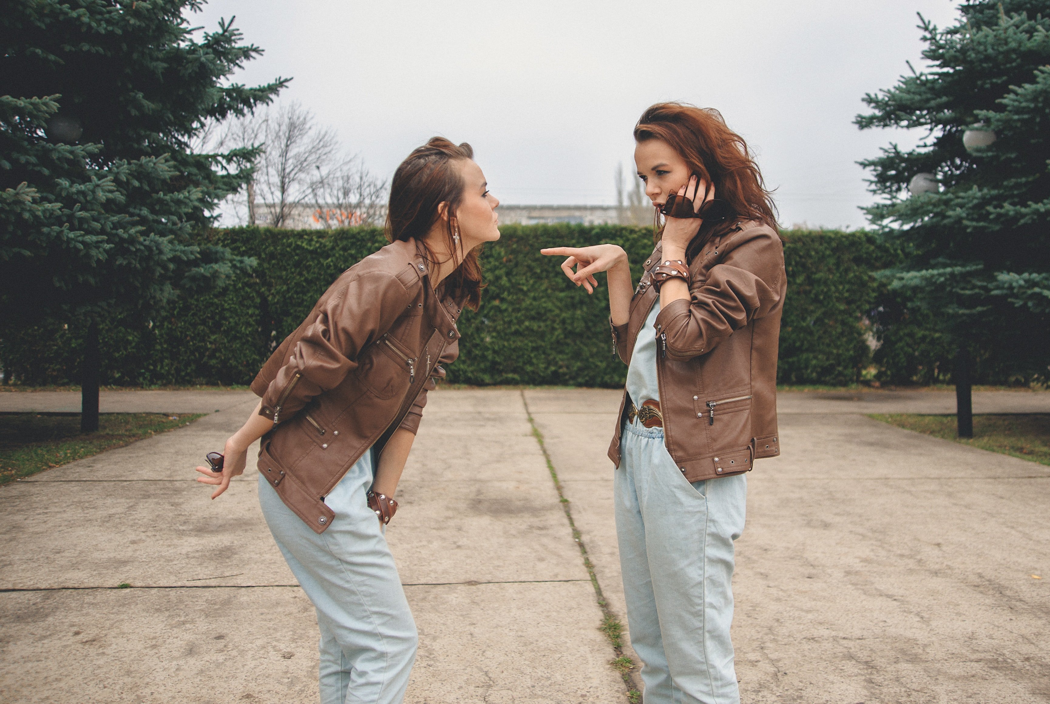 Jenna and Becky were stunned to discover they were identical. | Source: Pexels