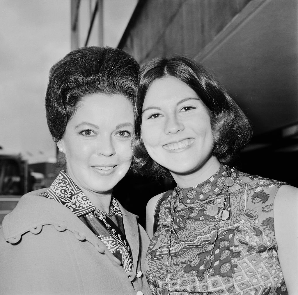 Shirley Temple and Linda Susan at London Airport, July 1971 | Source: Getty Images