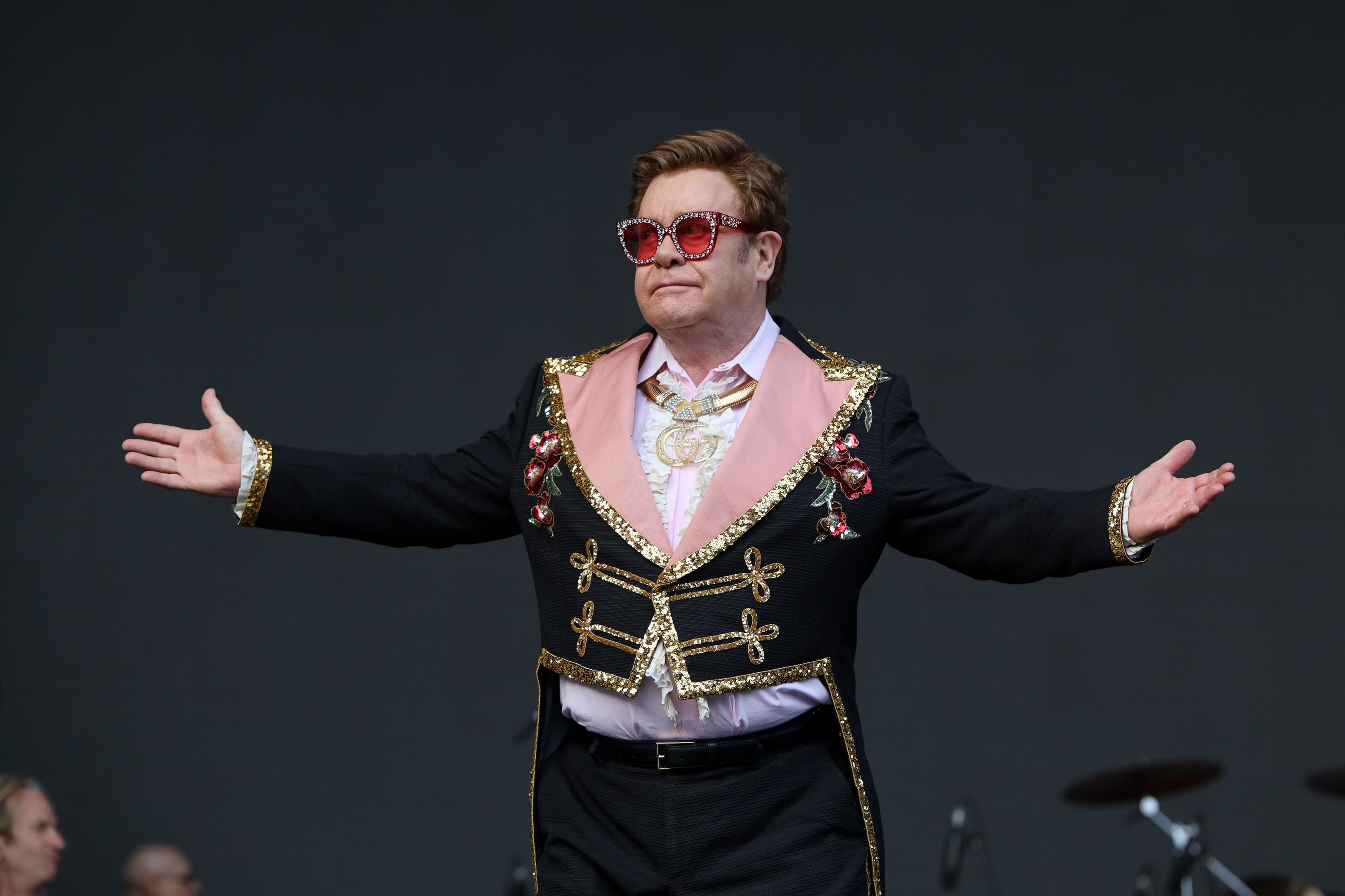 Sir Elton John apoligizing to this fans for cutting the show short at Mt Smart Stadium on February 16, 2020 in Auckland, New Zealand | Photo: Dave Simpson/WireImage