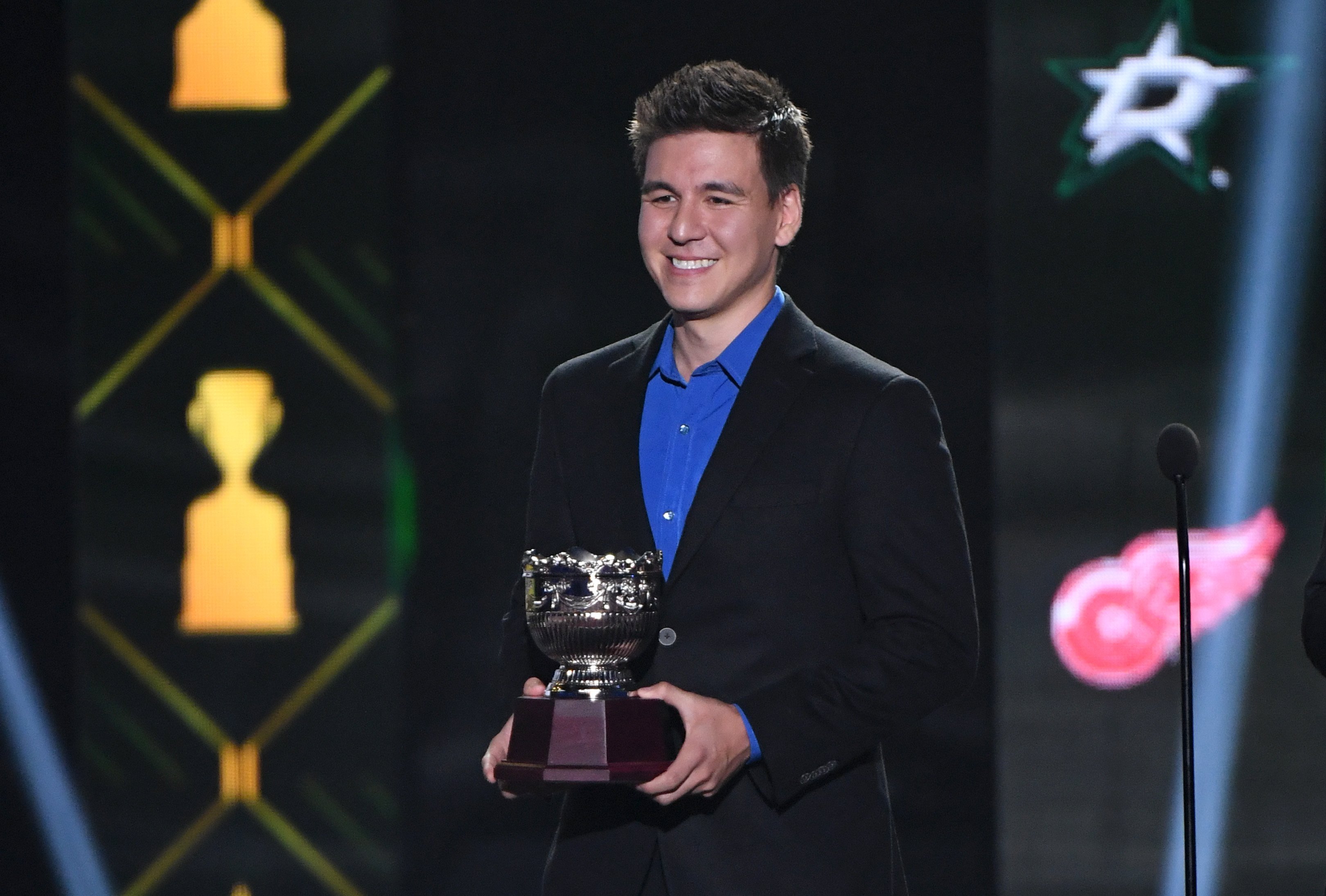 James Holzhauer presents the Frank J. Selke Trophy during the 2019 NHL Awards at the Mandalay Bay Events Center on June 19, 2019 in Las Vegas, Nevada | Photo: Getty Images