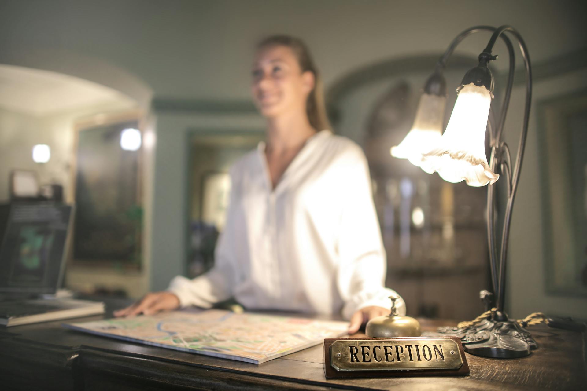 A person at the hotel reception desk | Source: Pexels