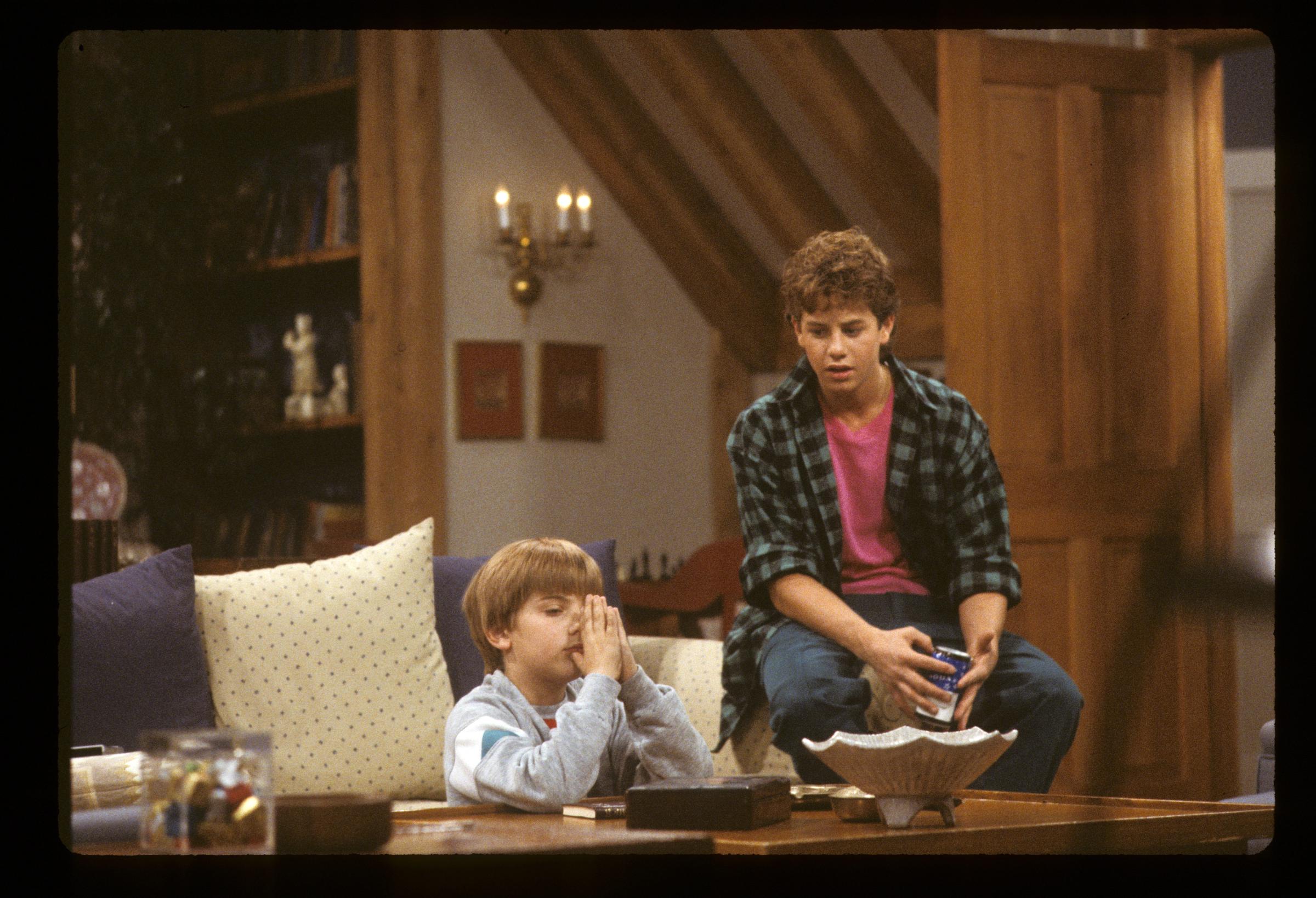 The actor on set with co-actor Jeremy Miller in the movie "Growing pains" on February 18, 1986 | Source: Getty Images