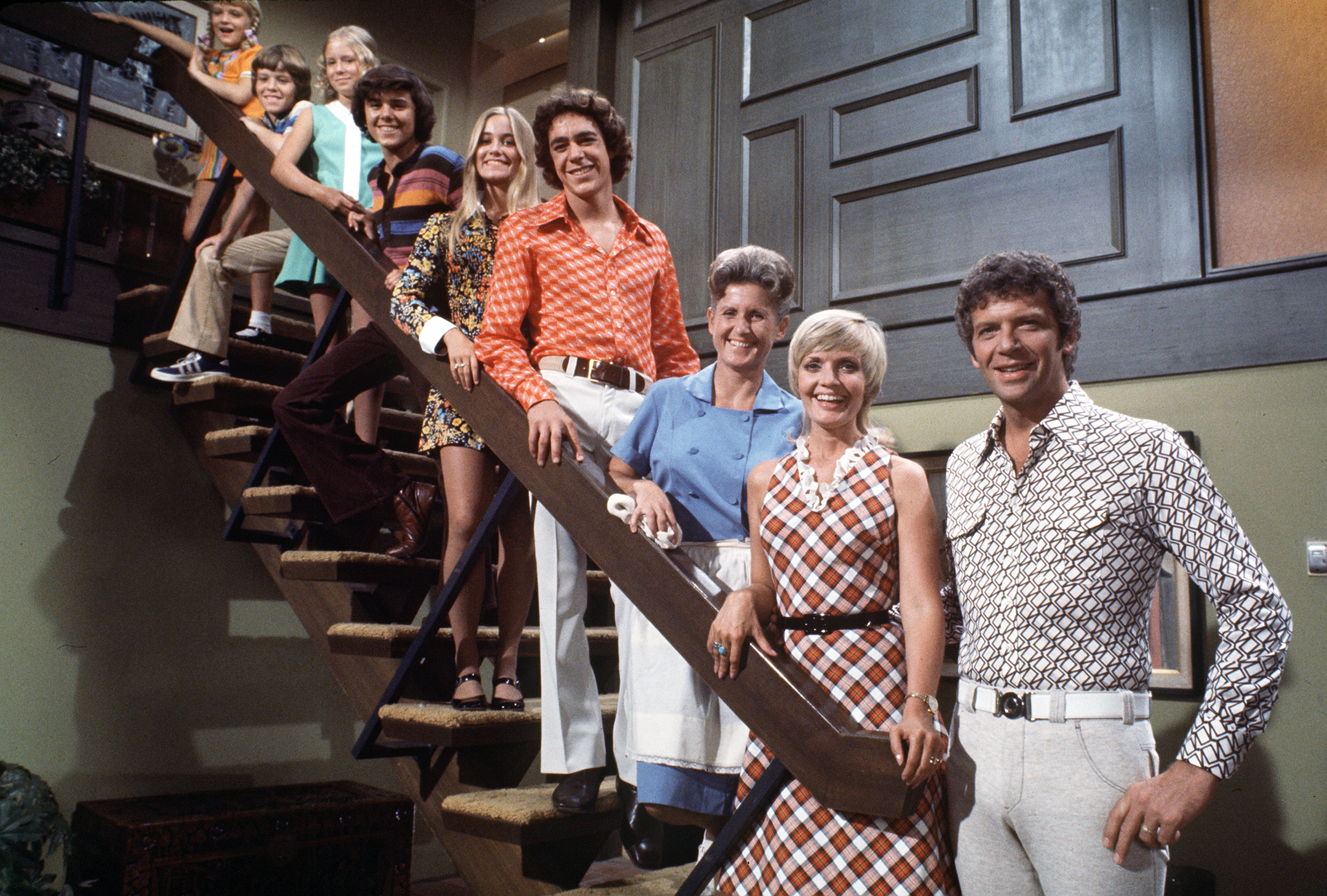Susan Olsen, Mike Lookinland, Eve Plumb, Christopher Knight, Maureen McCormick, Barry Williams, Ann B. Davis, Florence Henderson, and Robert Reed as their characters from "The Brady Bunch" in 1969 | Source: Getty Images