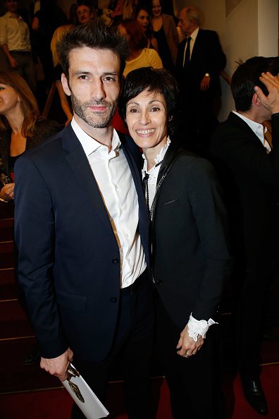 Les danseurs Julien Derouault et Marie Claude Pietragala participent à la "Cérémonie des Molières 2018" à la Salle Pleyel le 28 mai 2018 à Paris, France. | Photo : Getty Images
