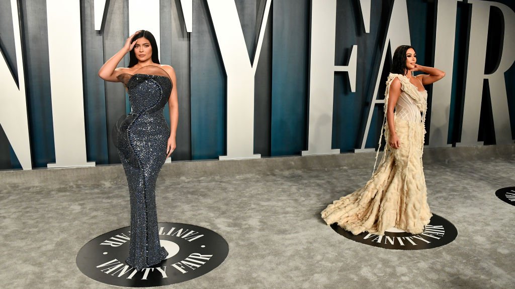 Kylie Jenner and Kim Kardashian attend the 2020 Vanity Fair Oscar Party | Photo: Getty Images