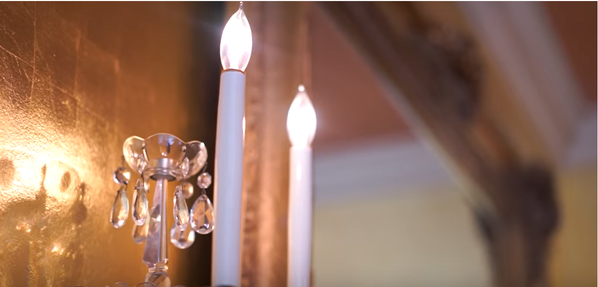 Lights in Donna Mill's home | Source: Youtube.com/@LosAngelesTime