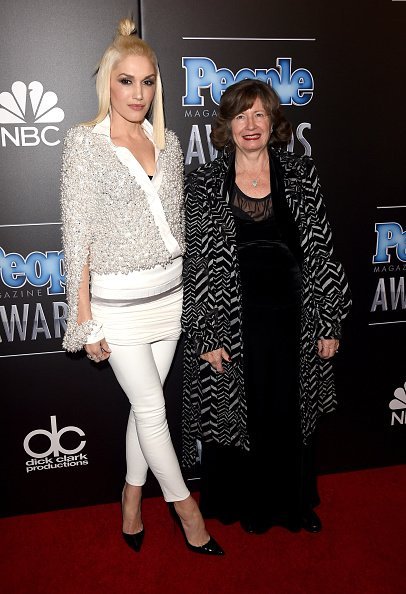 Singer Gwen Stefani and mother Patti Flynn attend the PEOPLE Magazine Awards at The Beverly Hilton Hotel on December 18, 2014, in Beverly Hills, California. | Source: Getty Images.