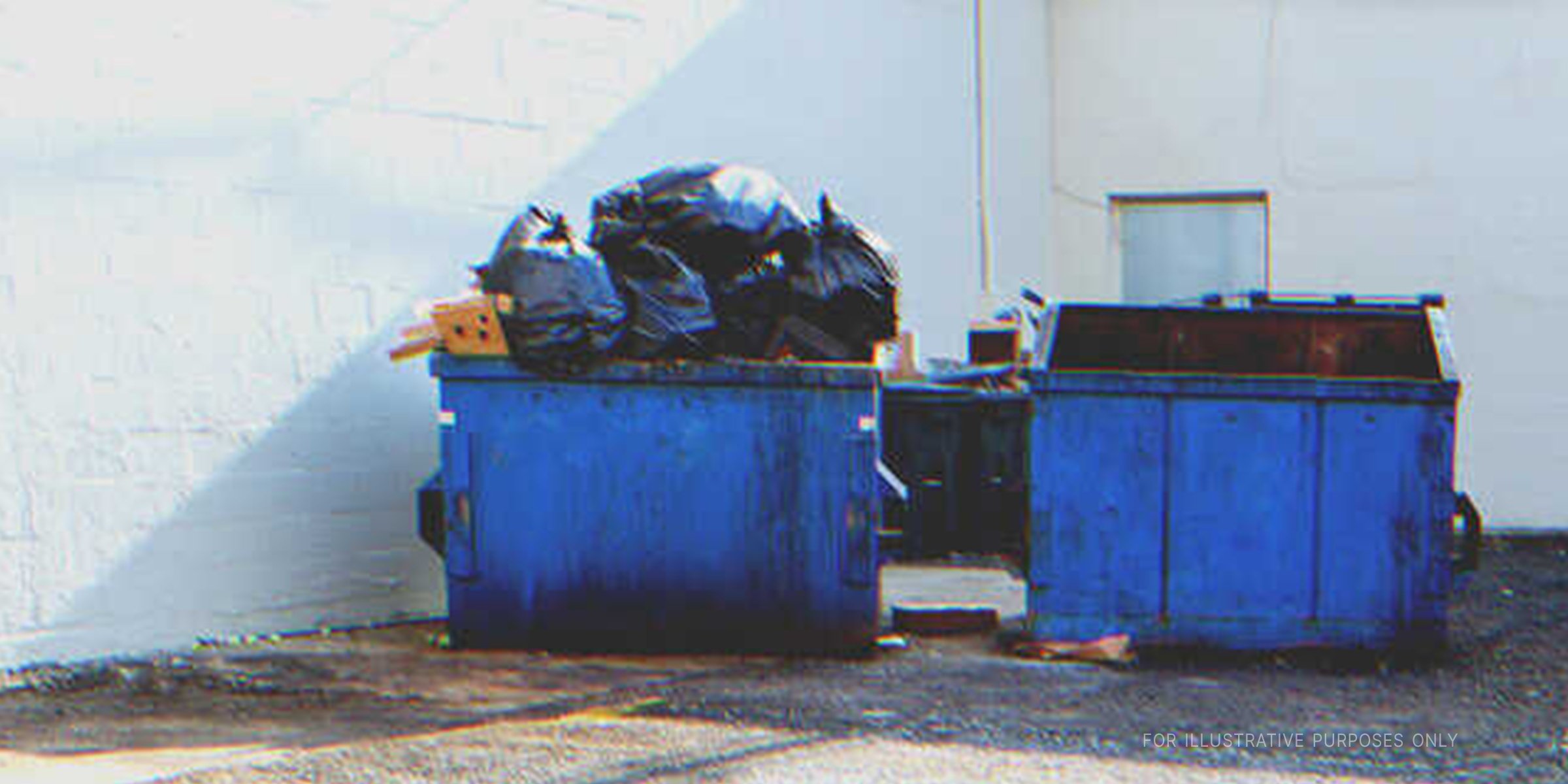 Dumpsters overflowing with garbage. | Source: Shutterstock