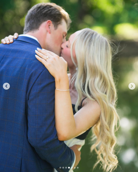 David Andersen and Paige Drummond sharing a tender kiss on their engagement day, posted on August 5, 2024 | Source: Instagram/a_paige_in_my_book