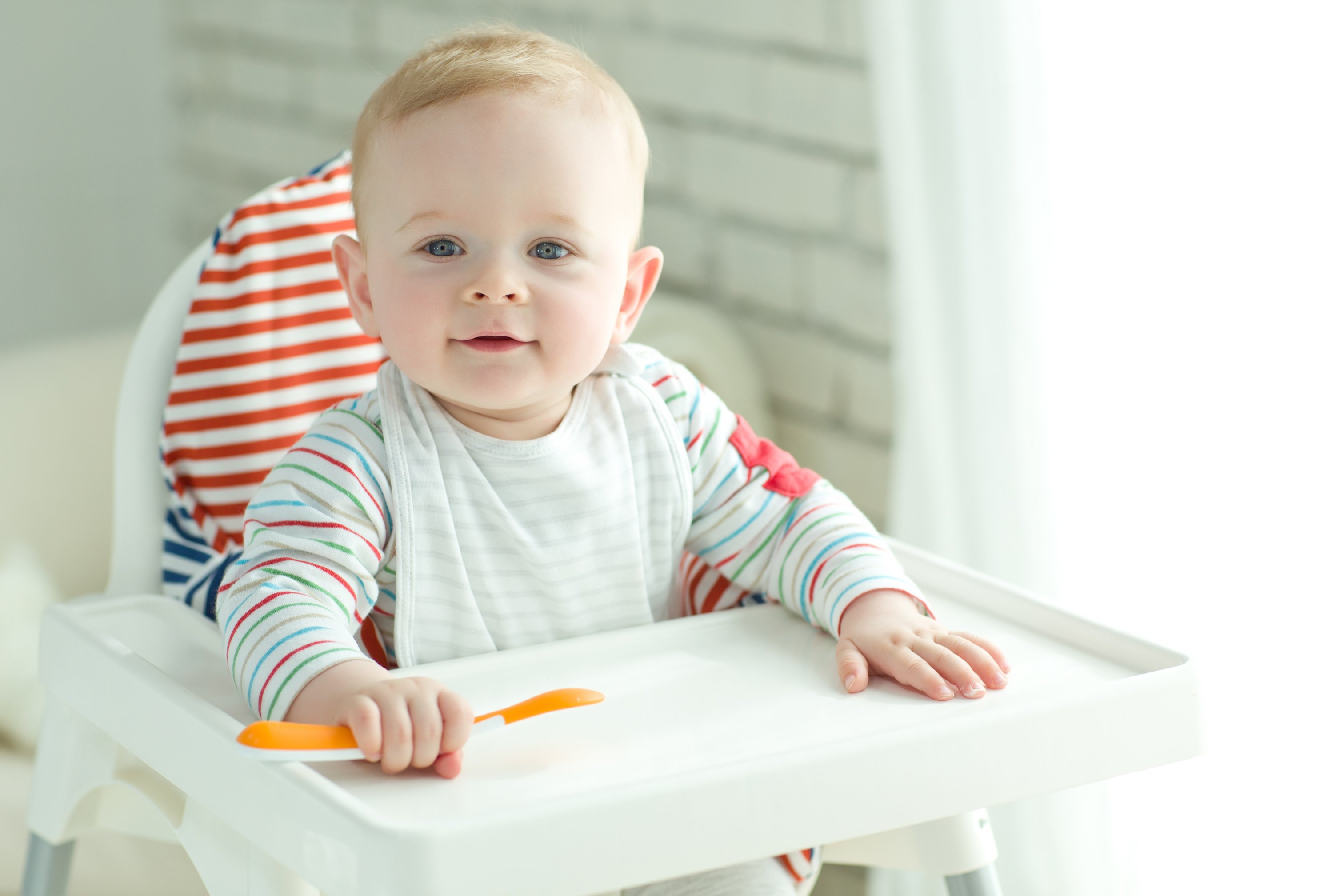 Baby boy eats. | Photo: Shutterstock