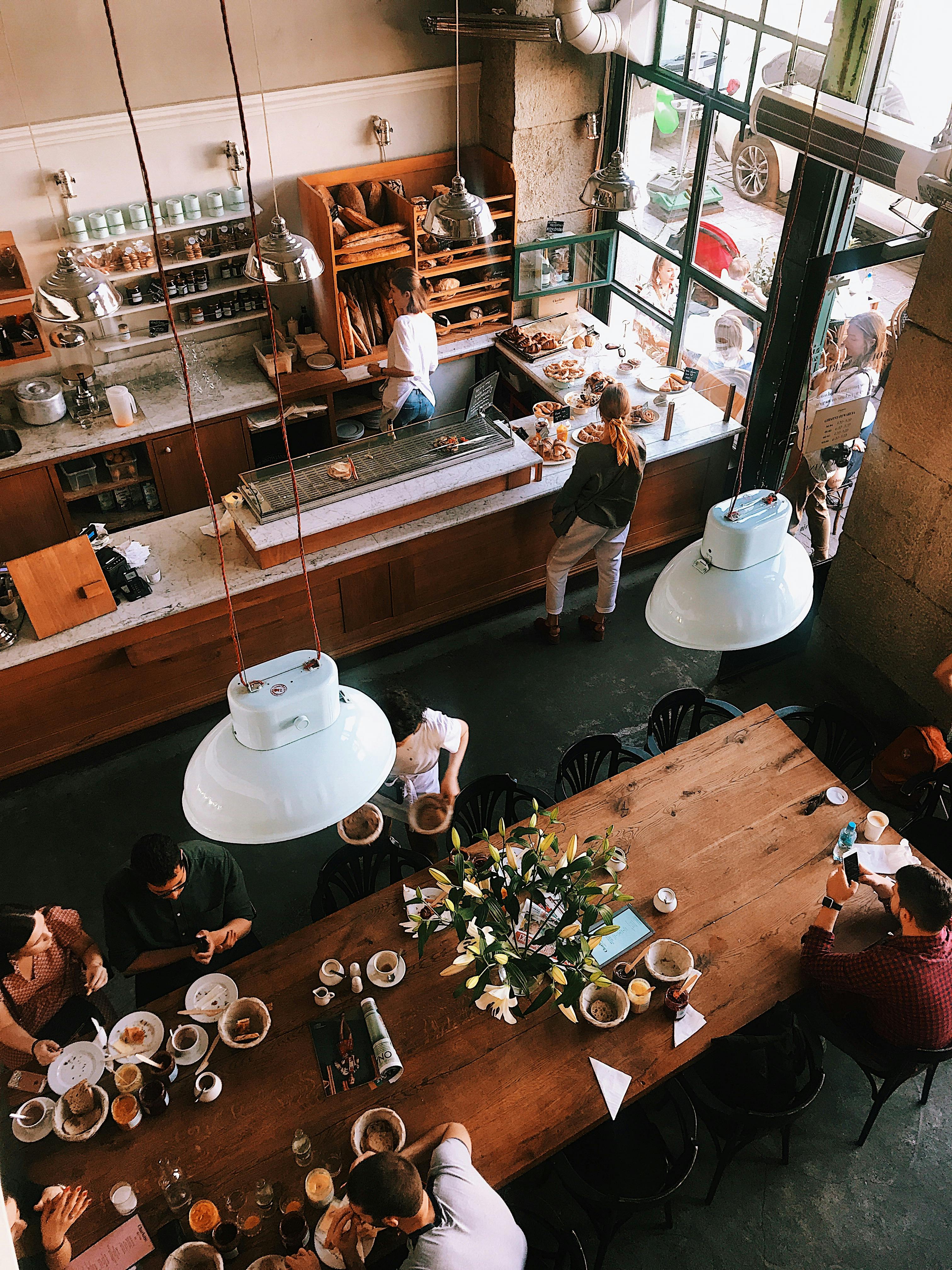 A communal table in a cafe | Source: Pexels