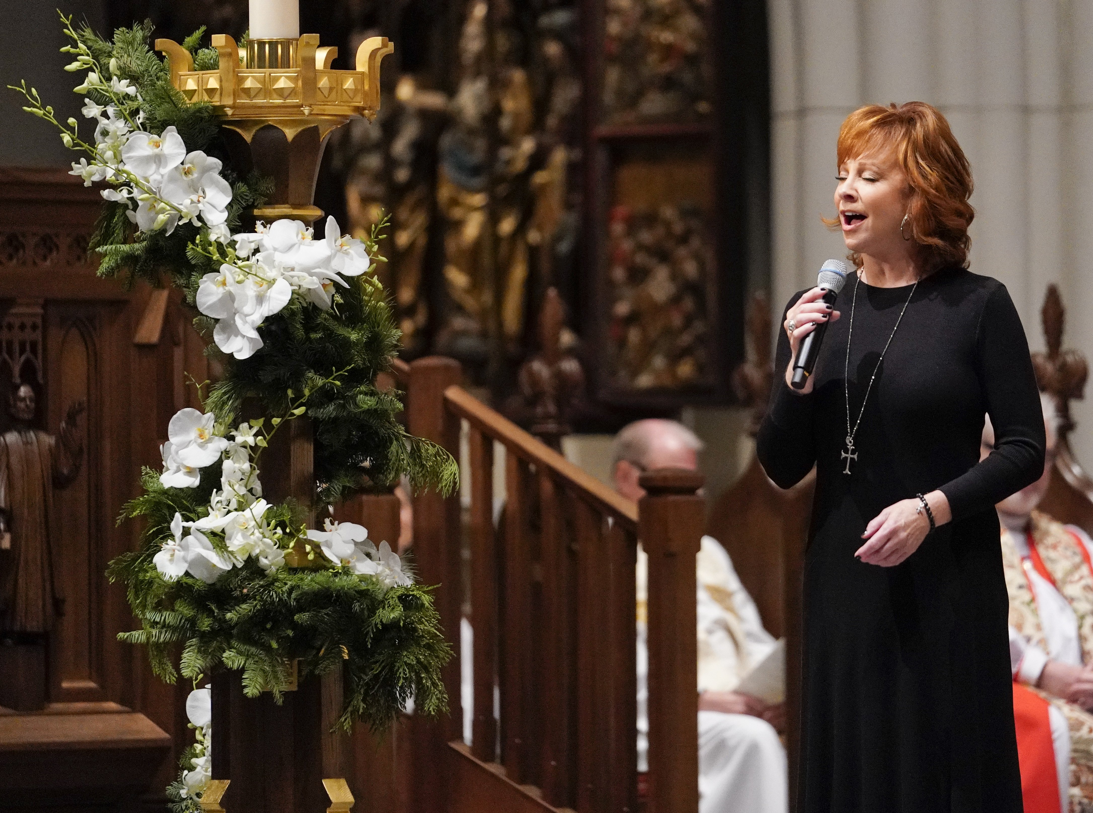 Reba McEntire sings "The Lord's Prayer" during a funeral service for former President George H.W. Bush at St. Martins Episcopal Church on December 6, 2018 in Houston, Texas | Source: Getty Images