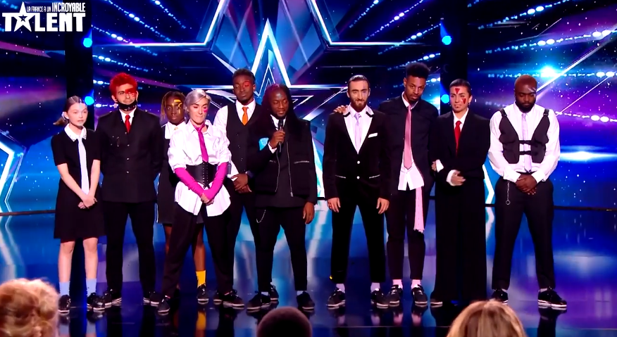 Les candidates de "L'incroyable talent" sur scène. | Photo : vidéo/Téléloisir
