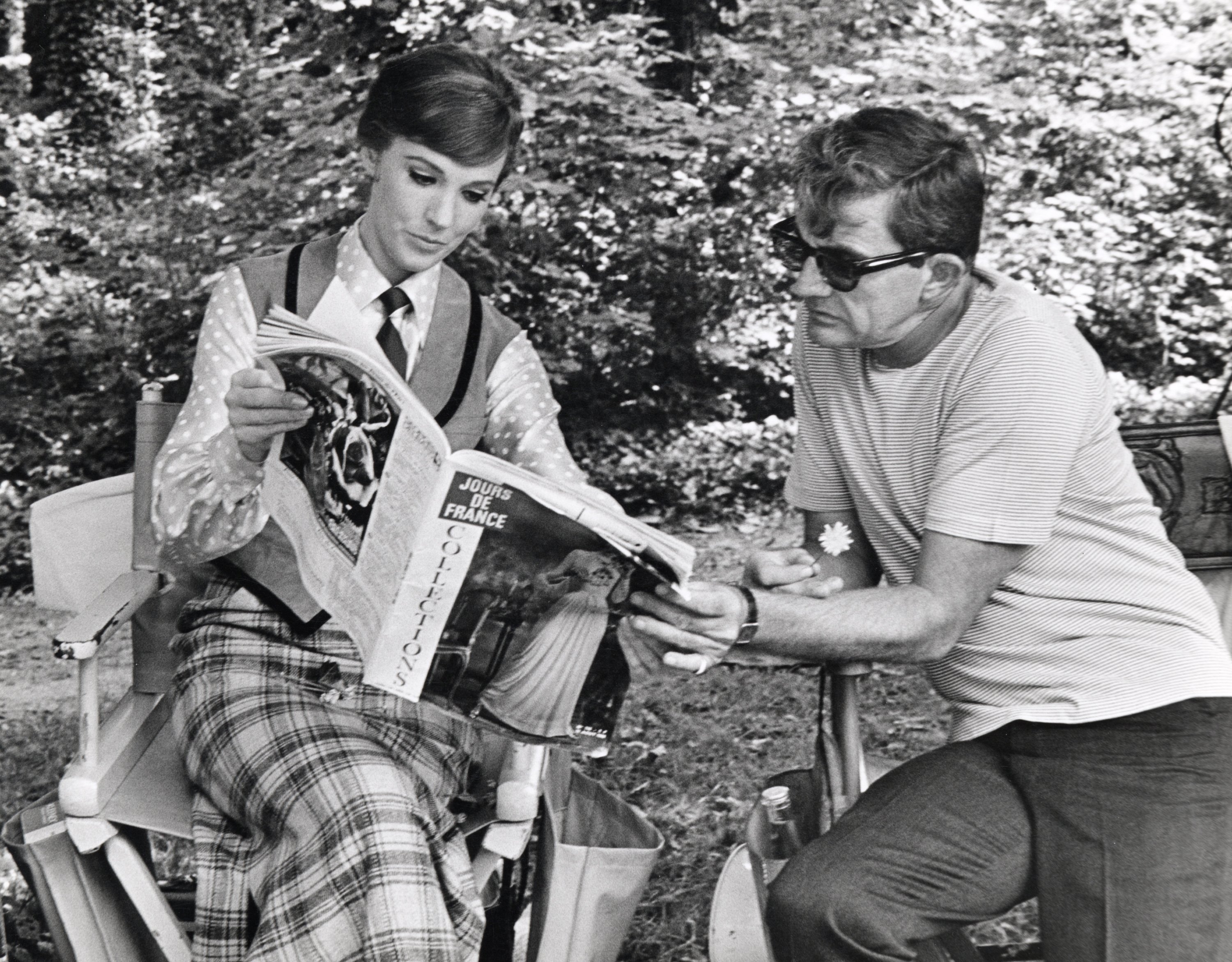 Julie Andrews y Blake Edwards en el plató de 'Darling Lillies' en París en 1968. | Foto: Getty Images