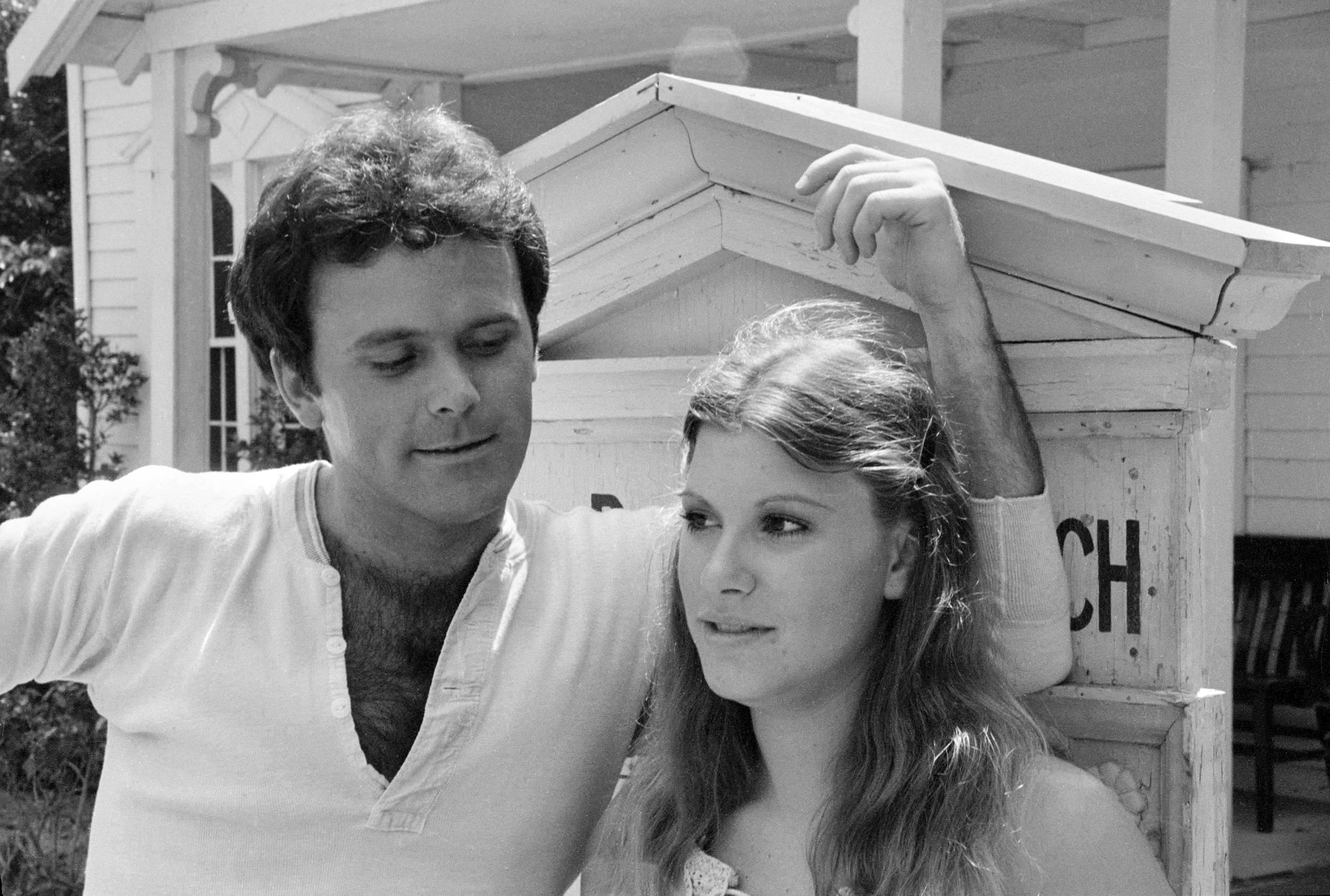 Peter Fox and Judy Norton in "The Waltons" on July 1, 1977 | Source: Getty Images