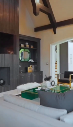 A view of the living room inside the sprawling residence. | Source: Instagram/rowdybusch
