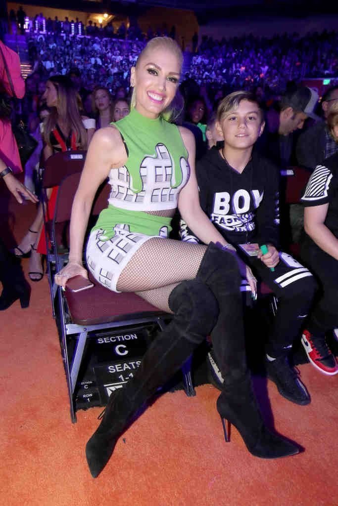 Singer Gwen Stefani (L) and Kingston Rossdale at Nickelodeon's 2017 Kids' Choice Awards at USC Galen Center | Getty Images