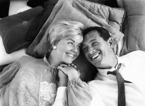 American actors Doris Day (1922 - 2019) and Rock Hudson (1925 – 1985) in a scene from the Universal-International comedy 'Pillow Talk,' 1959. | Photo: Getty Images