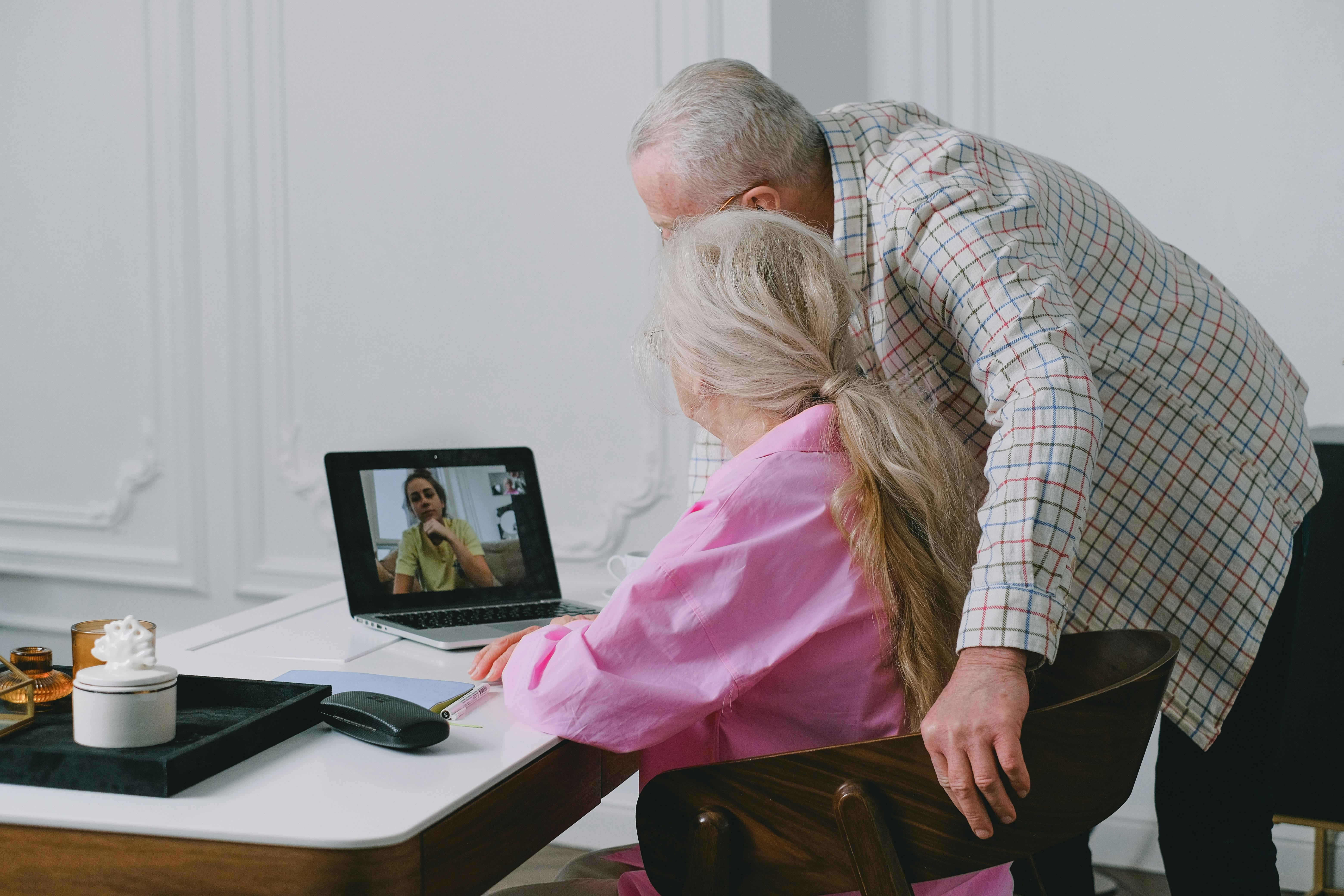 A woman on video call with her parents | Source: Pexels