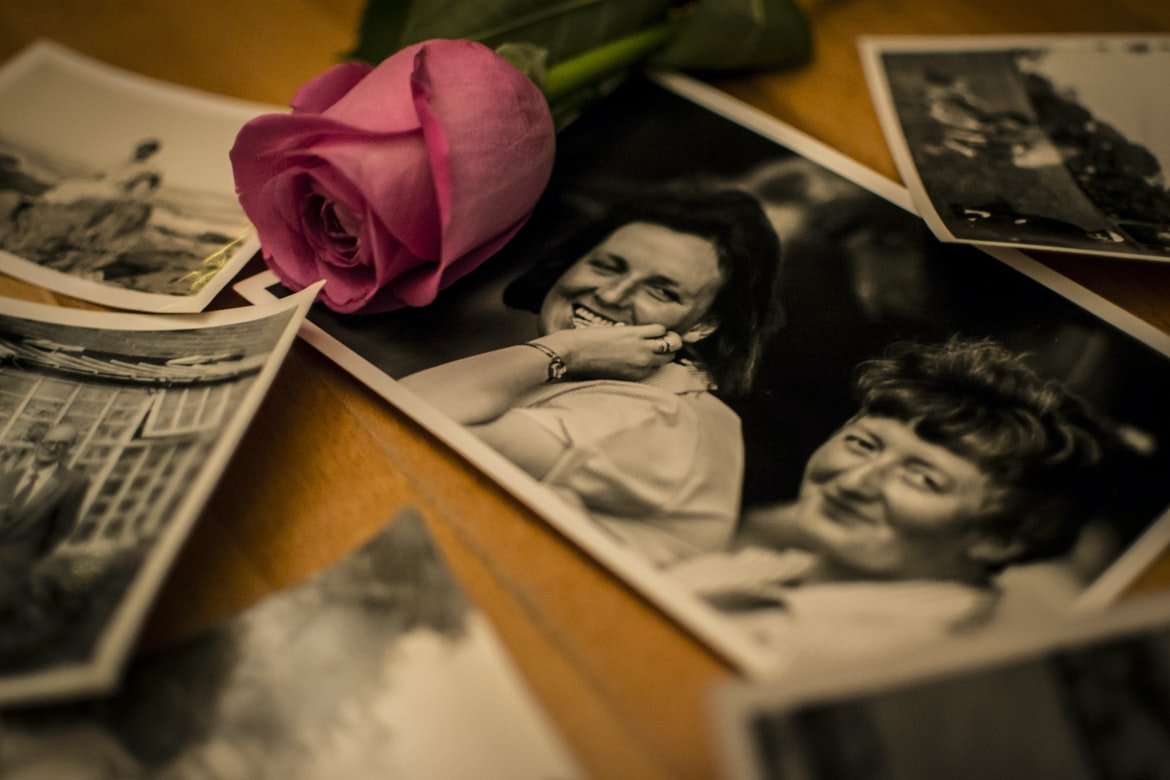 Walter started finding old photographs on his mother's grave | Source: Unsplash