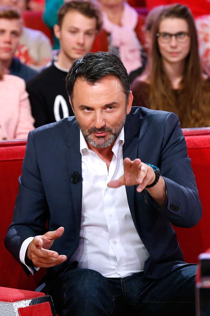 L'animateur de télévision Frederic Lopez assiste à l'émission de télévision française "Vivement Dimanche" au Pavillon Gabriel le 2 juin 2015 à Paris, France. | Photo : Getty Images
