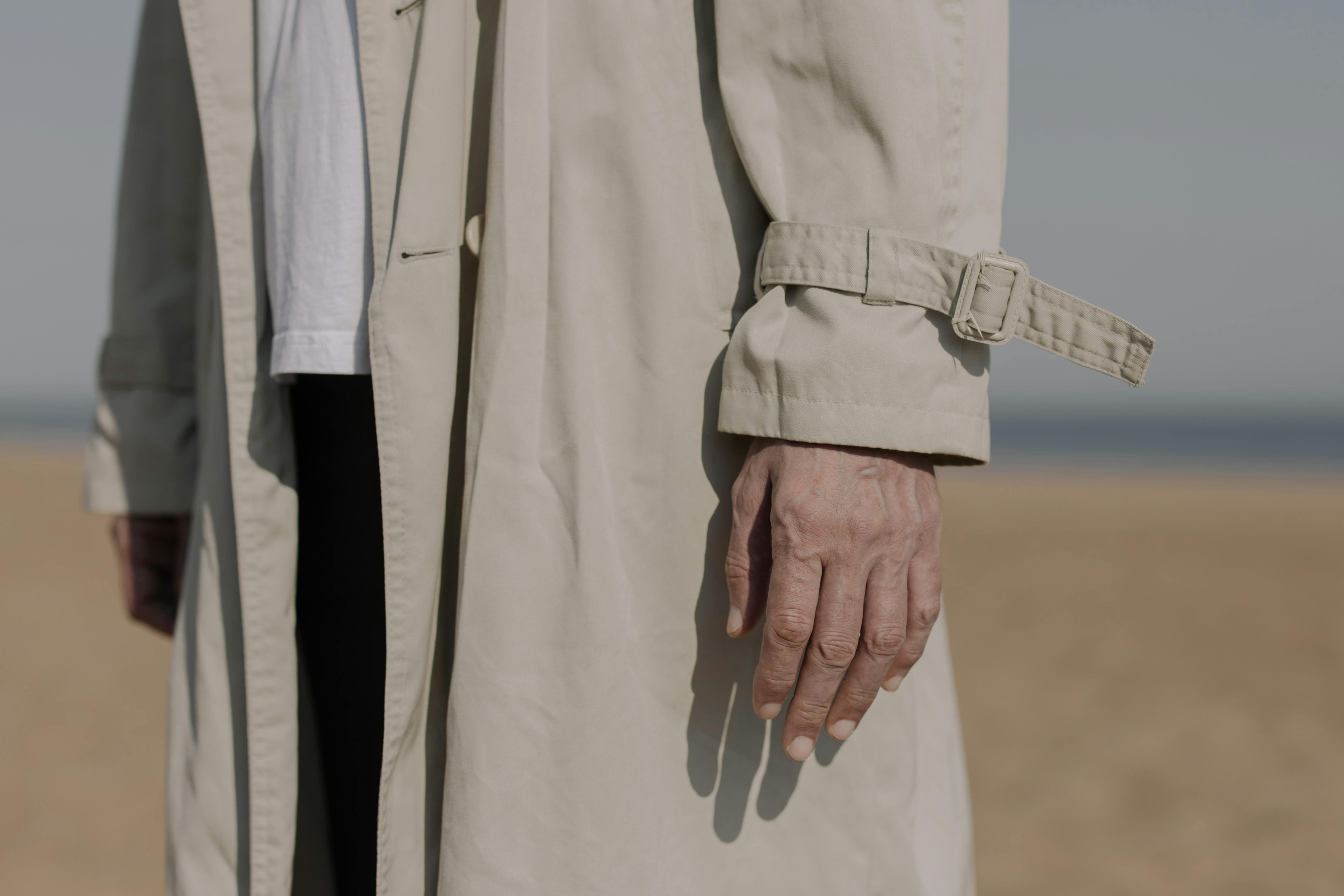 A woman wearing a trench coat | Source: Pexels