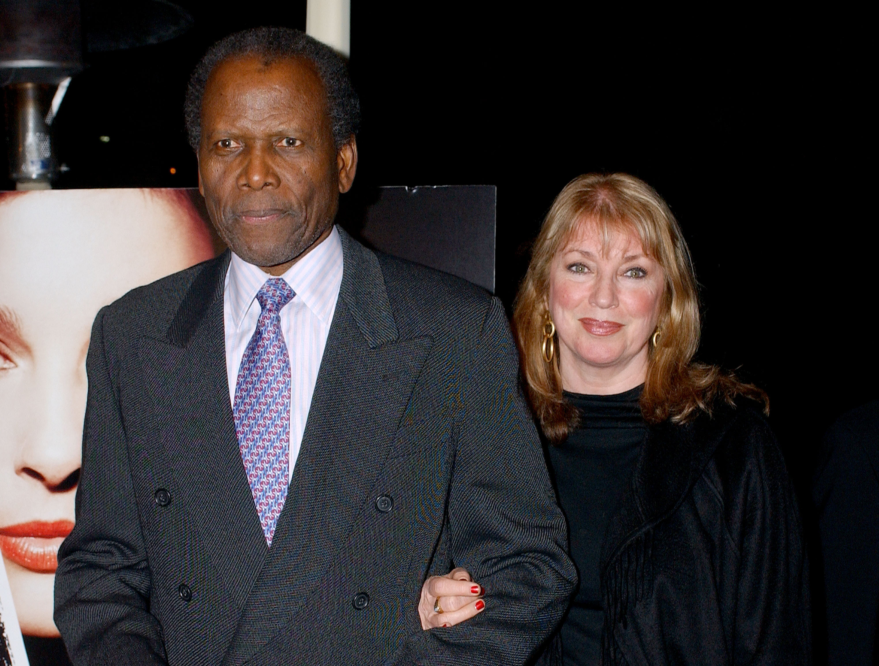 Sidney Poitier and Joanna Shimkus attend the premiere of "Twisted," 2004 | Source: Getty Images