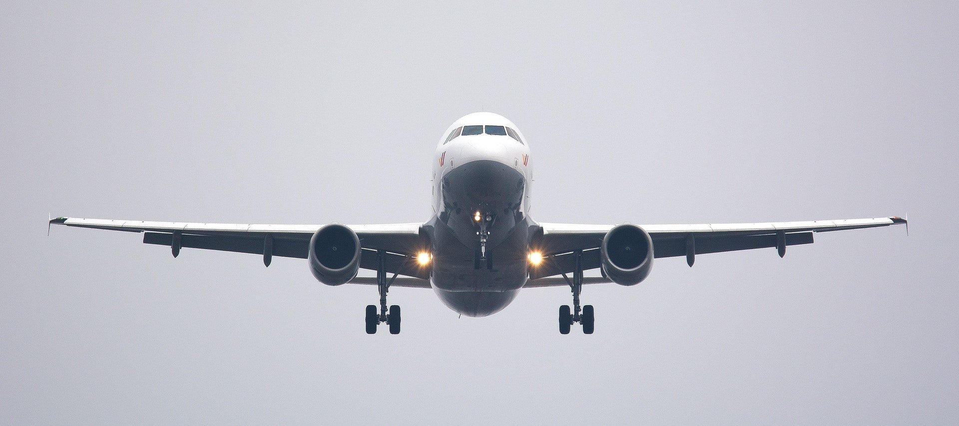 A plane flying in the sky | Photo: Pexels