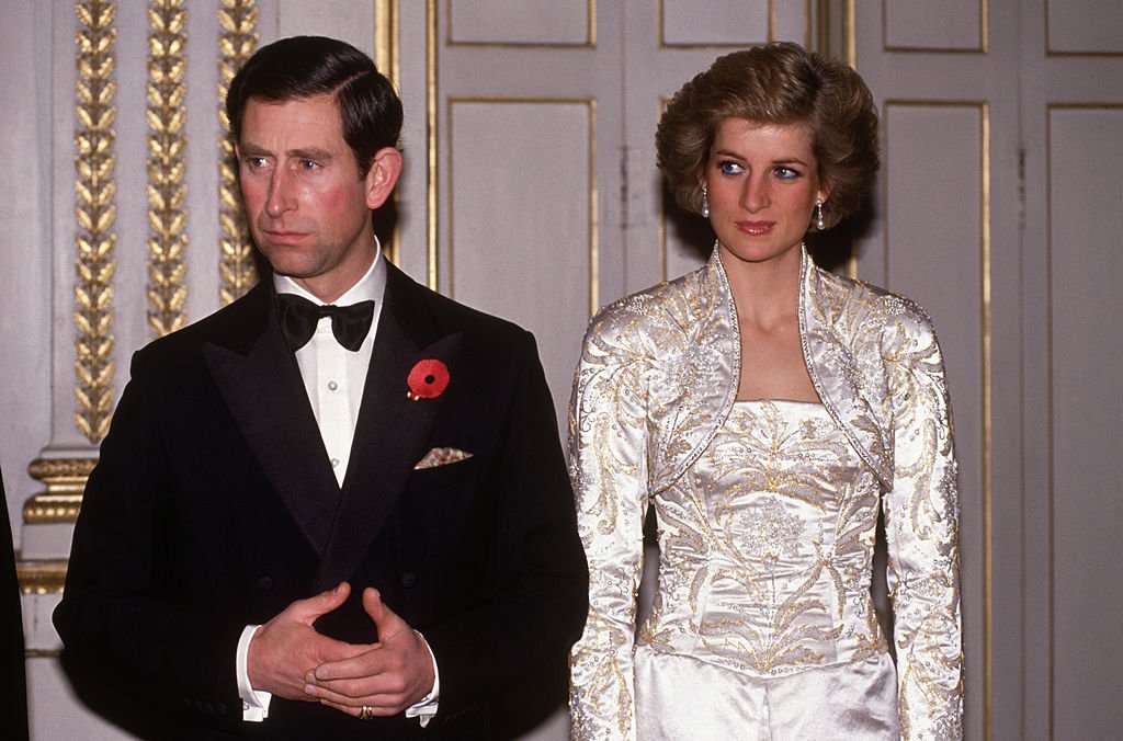 Prince Charles and Diana Princess of Wales meet guests arriving at a dinner in the Elysee Palace in Paris, France in November 1988. | Source: Getty Images