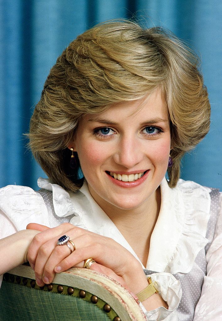 Diana, Princess of Wales, pictured wearing her sapphire engagement ring in Kensington Palace. | Photo: Getty Images