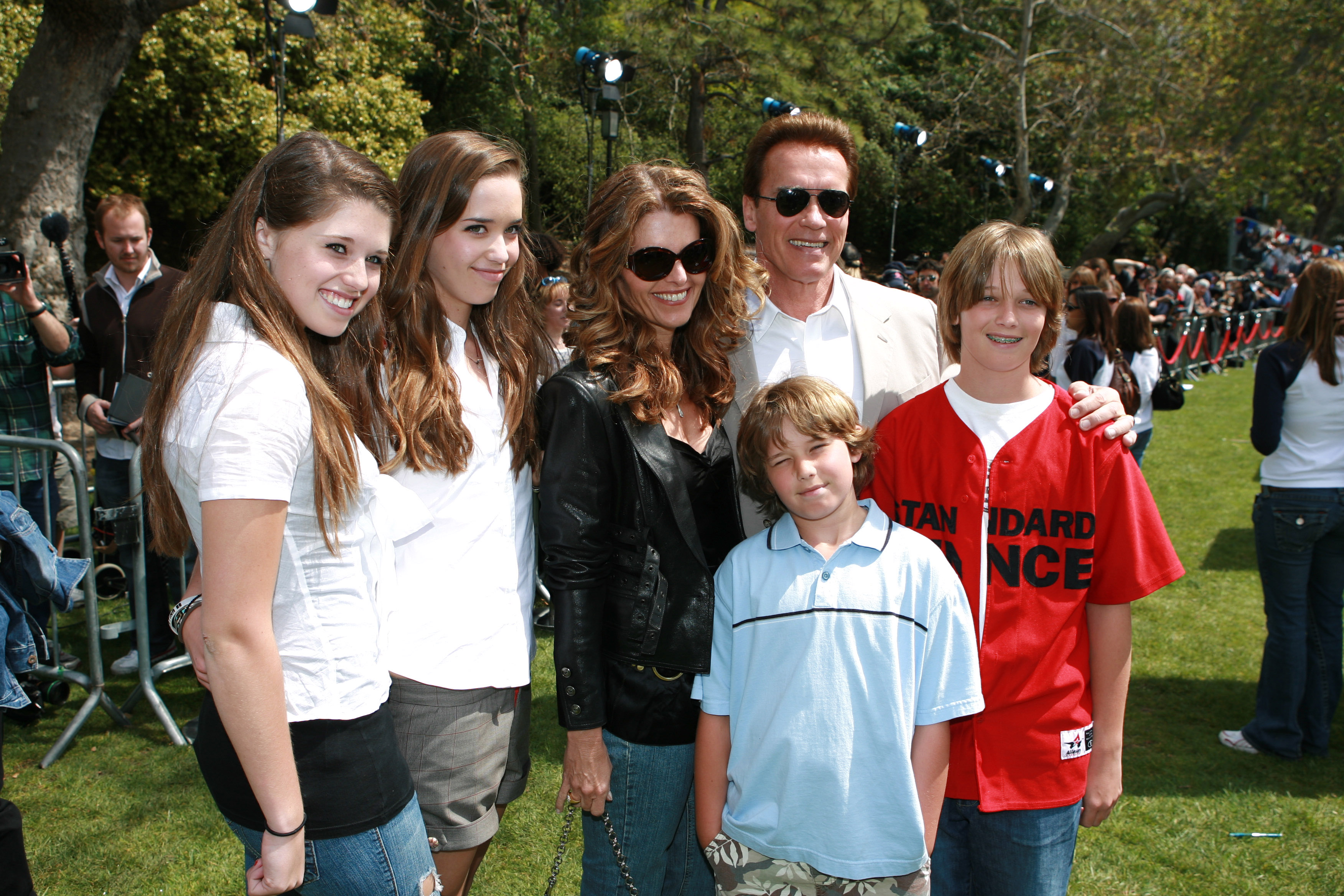 (L-R) Katherine, Christina, Maria Shriver, Arnold, Christopher and Patrick Schwarzenegger at the premiere of "The Benchwarmers," in 2006 | Source: Getty Images